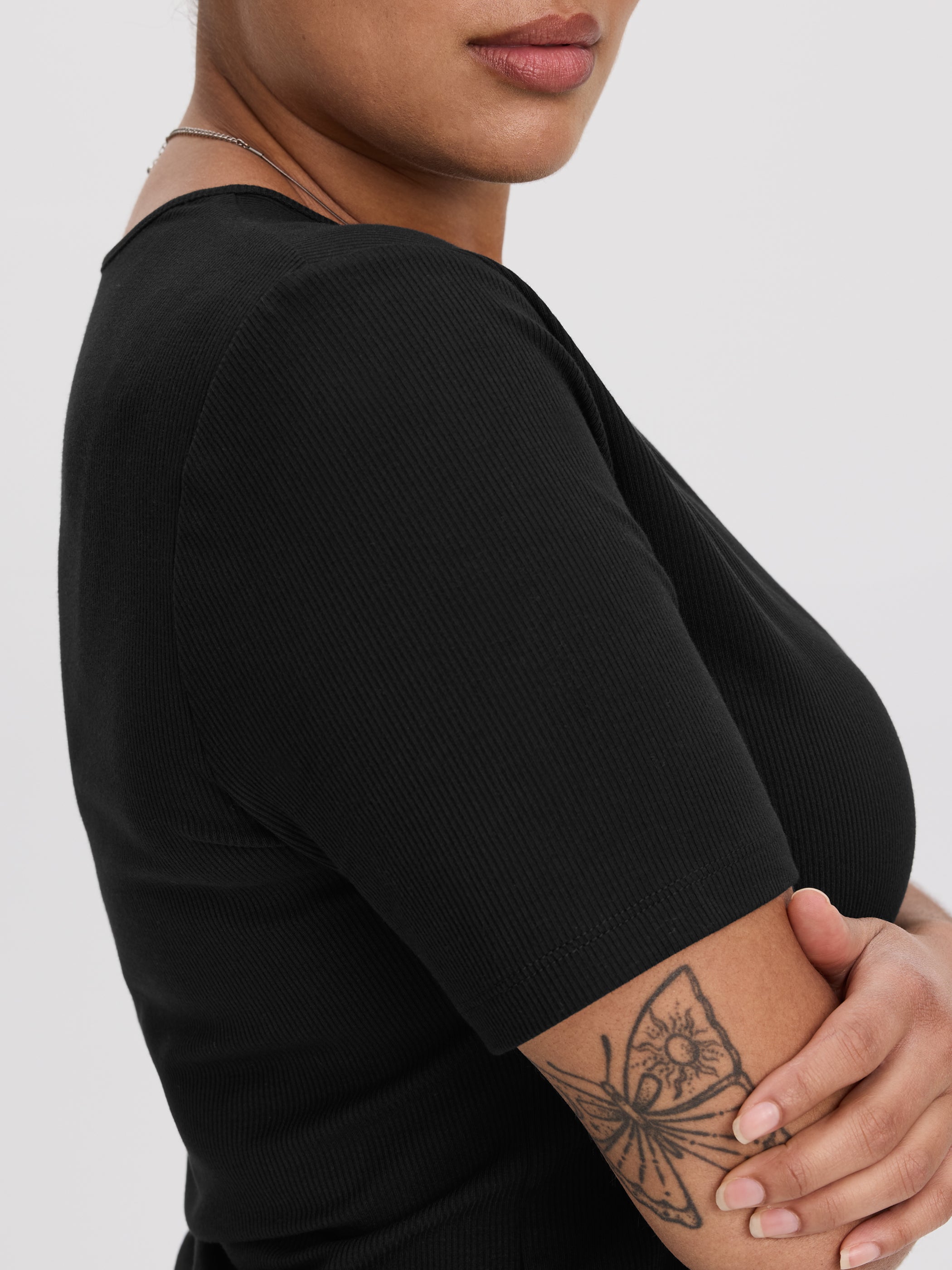 Long-Sleeve Crew-Neck Ribbed T-Shirt - R Essentials