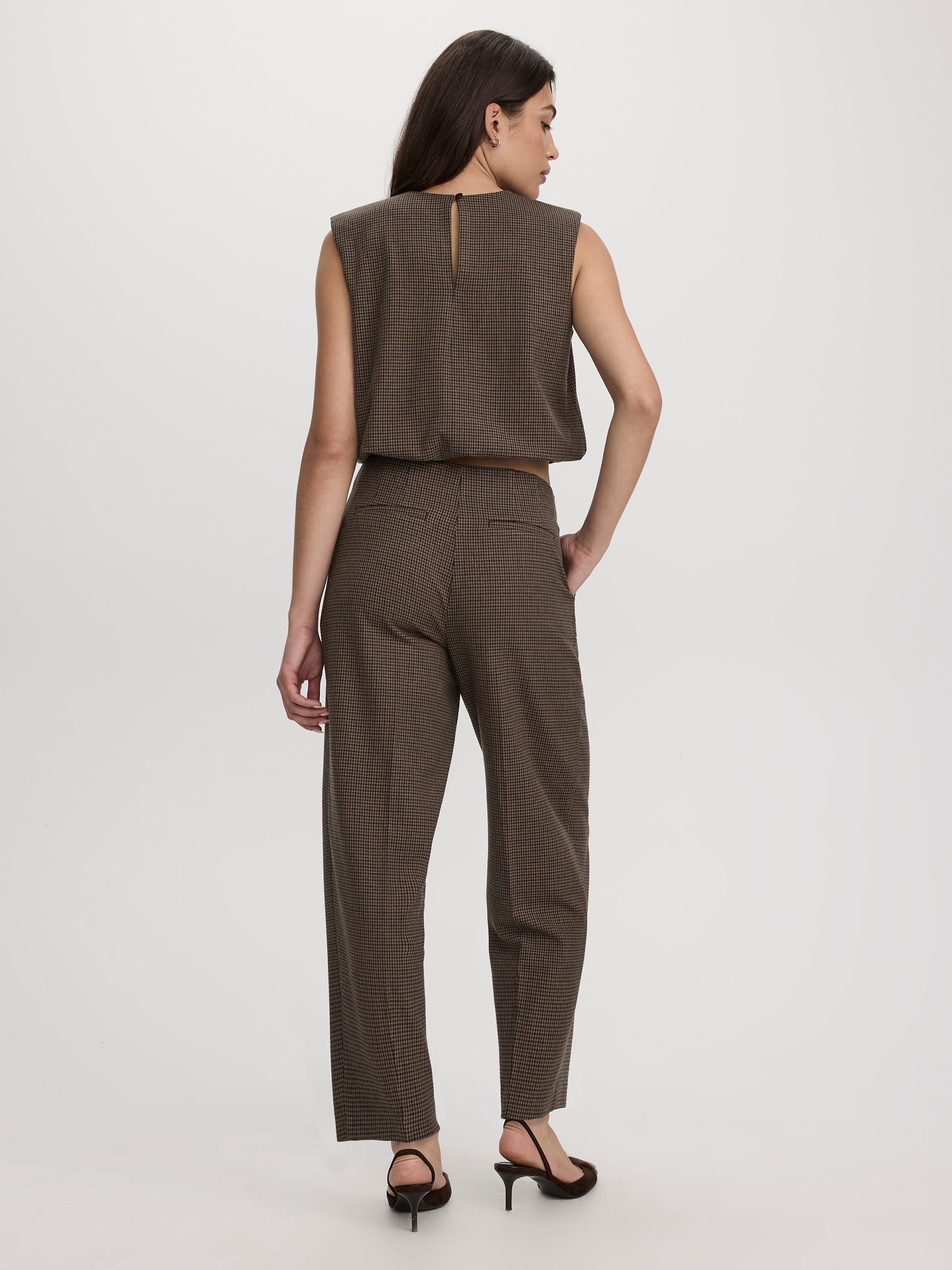 Sleeveless Crew-Neck Blouse with Shoulder Pads