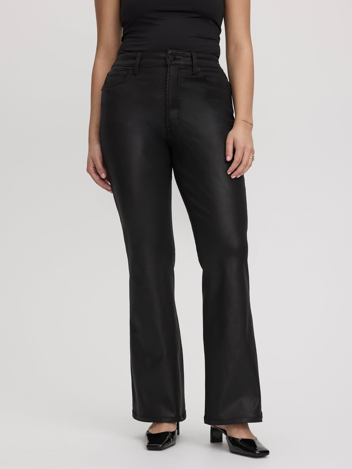 Jeans à effet lustré à jambe évasée et taille haute 