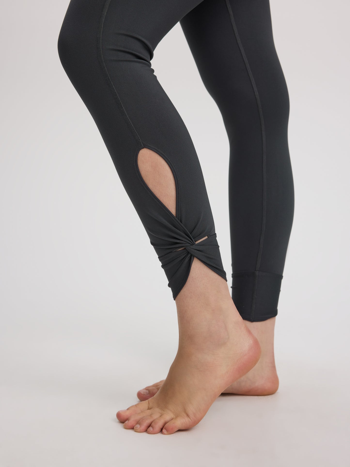 Legging with Twisted Hem - PULSE (R) Hyba