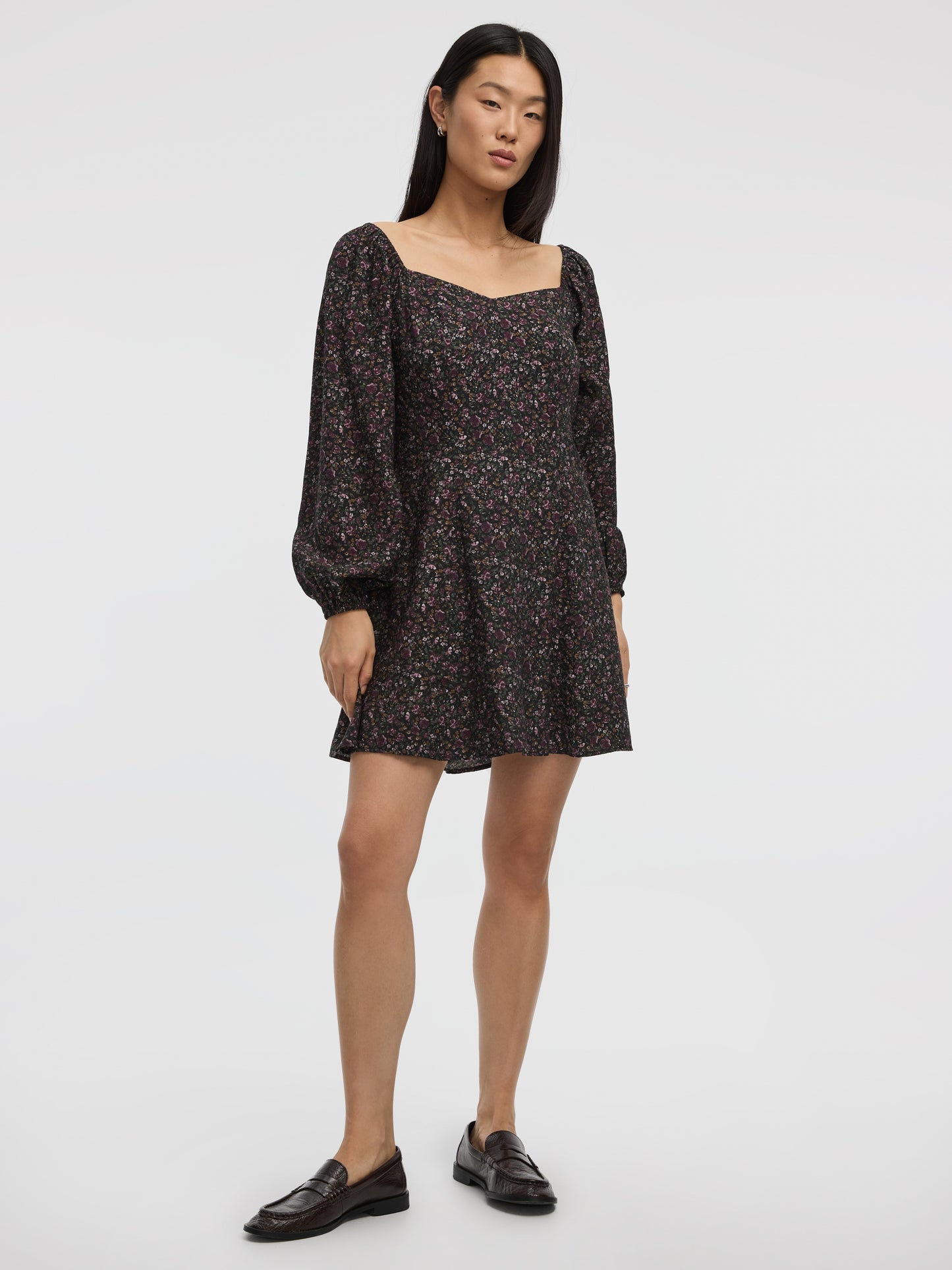 Robe bustier à manches longues bouffantes et encolure en coeur