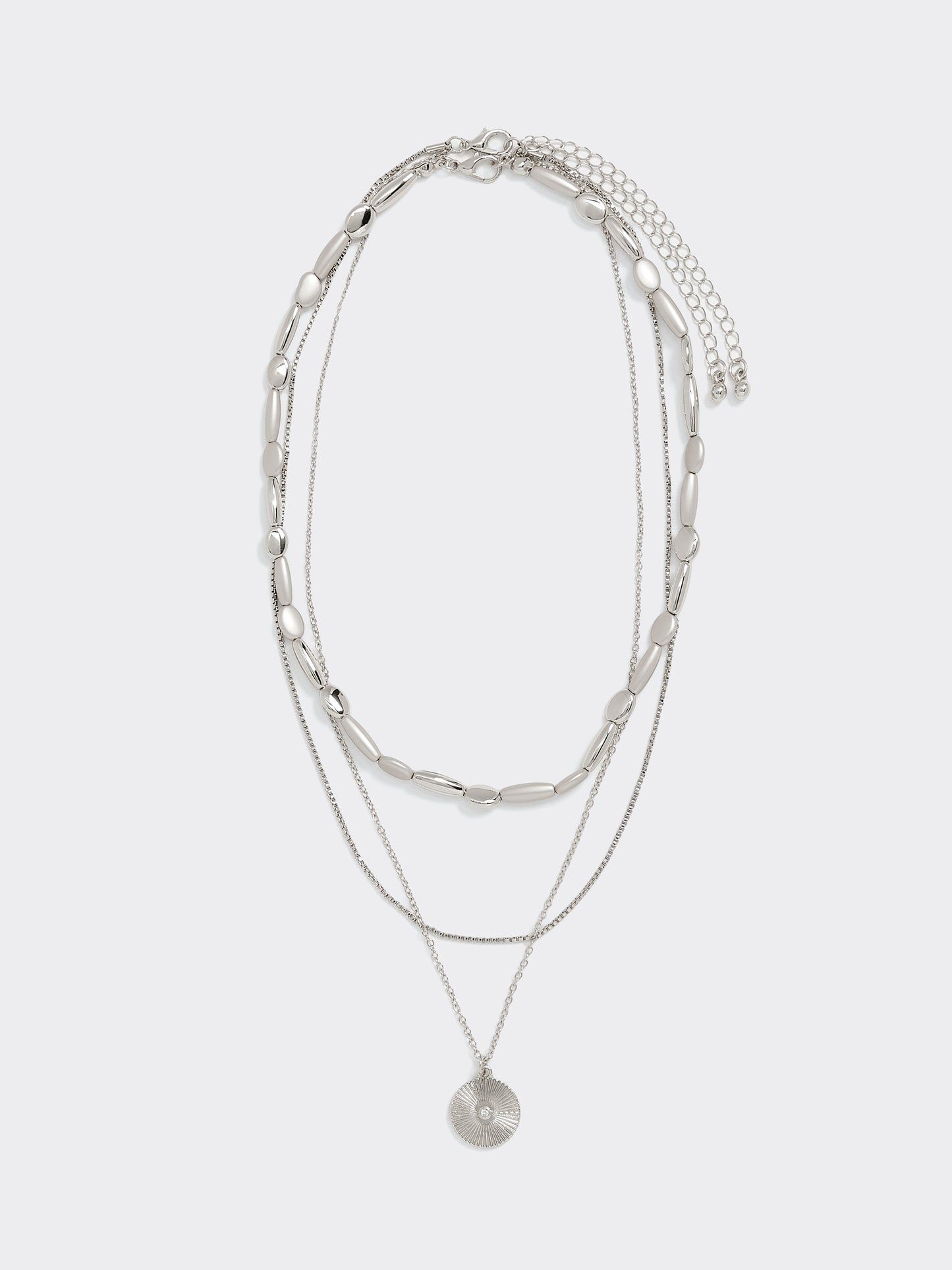 Collier court à chaînes multiples avec pendentif