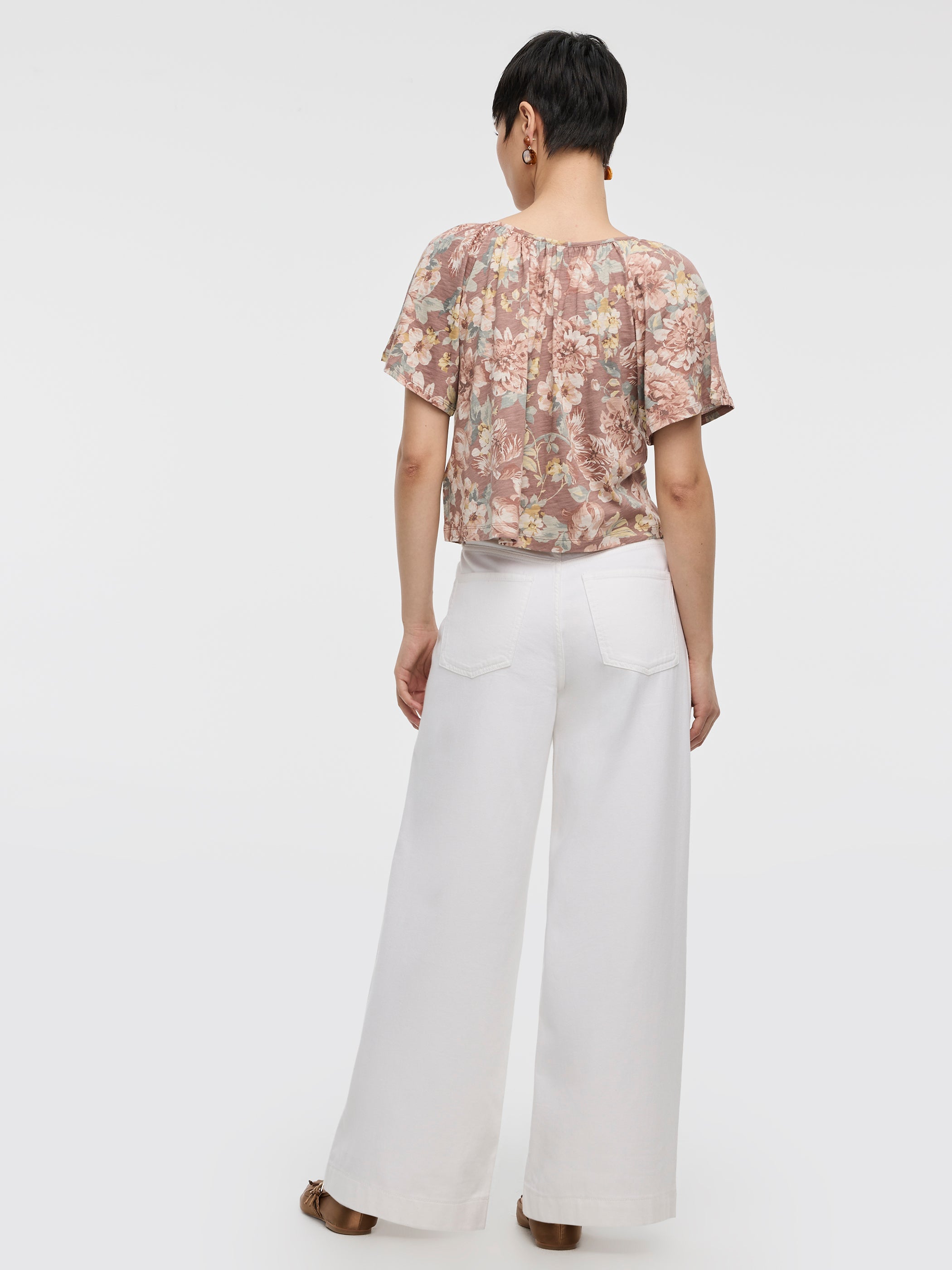 Blouse boutonnée à manches courtes à volants et col V 