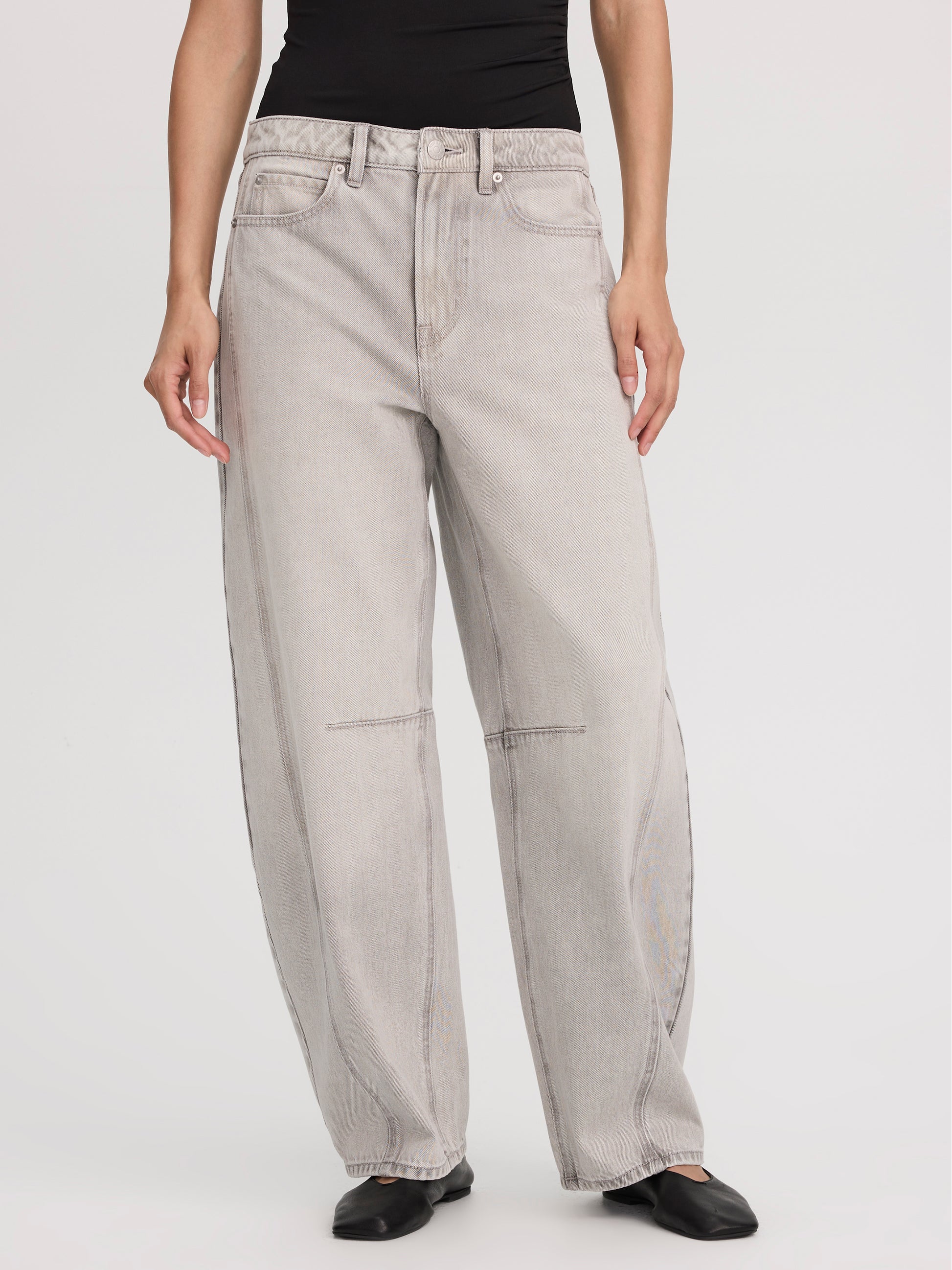 Mid-Rise Barrel Jean