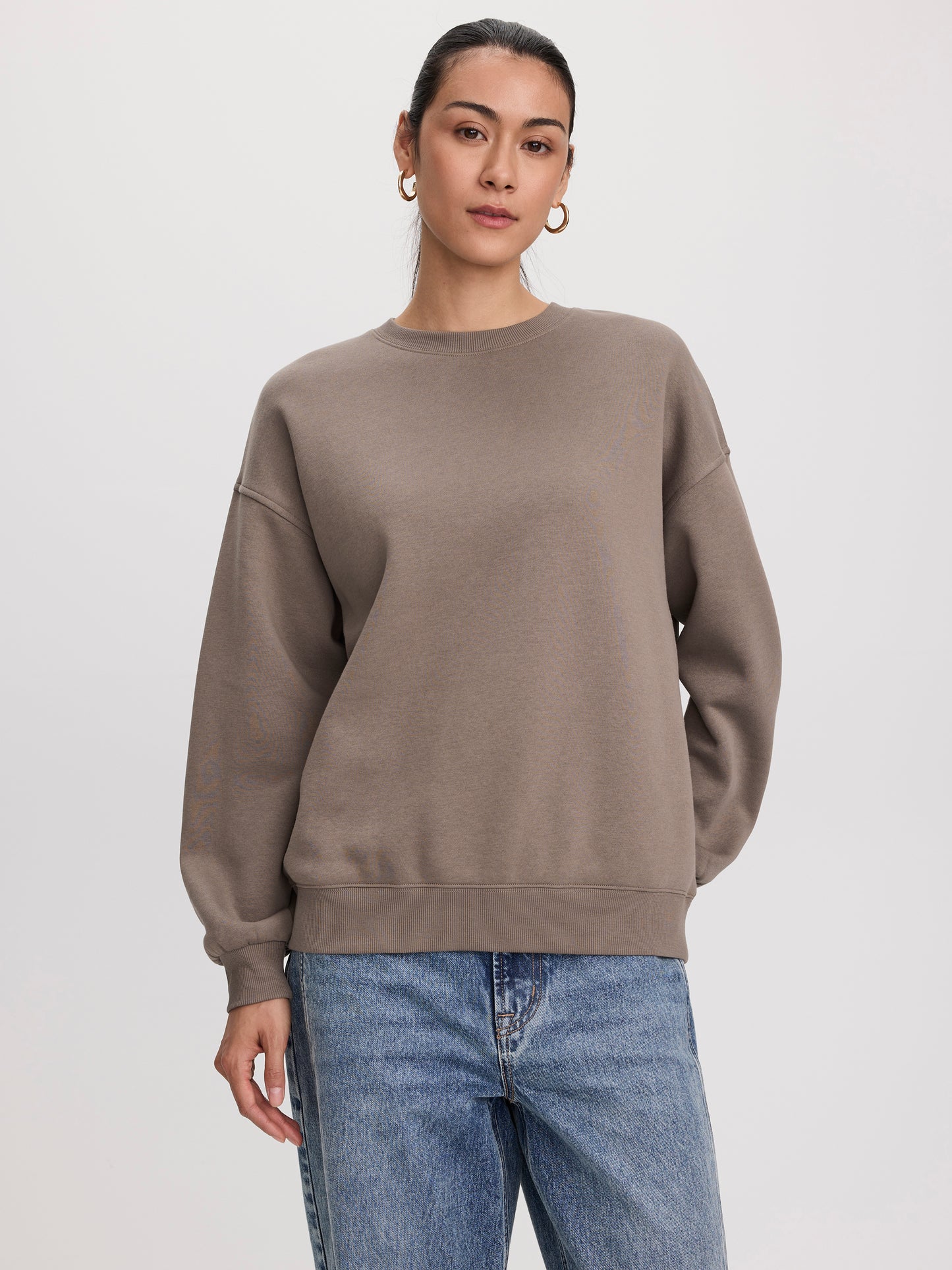 Long Crew-Neck Fleece Sweatshirt - R Essentials