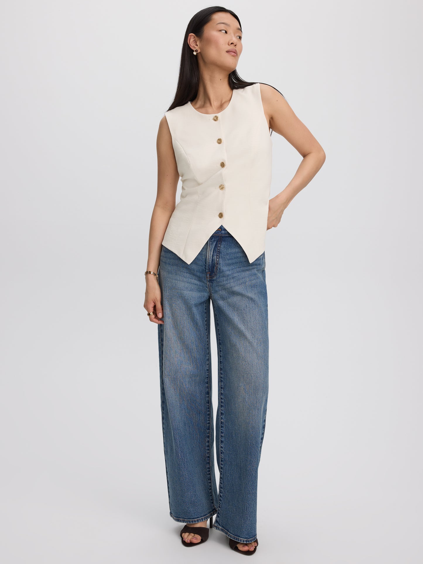 Sleeveless Fitted Vest