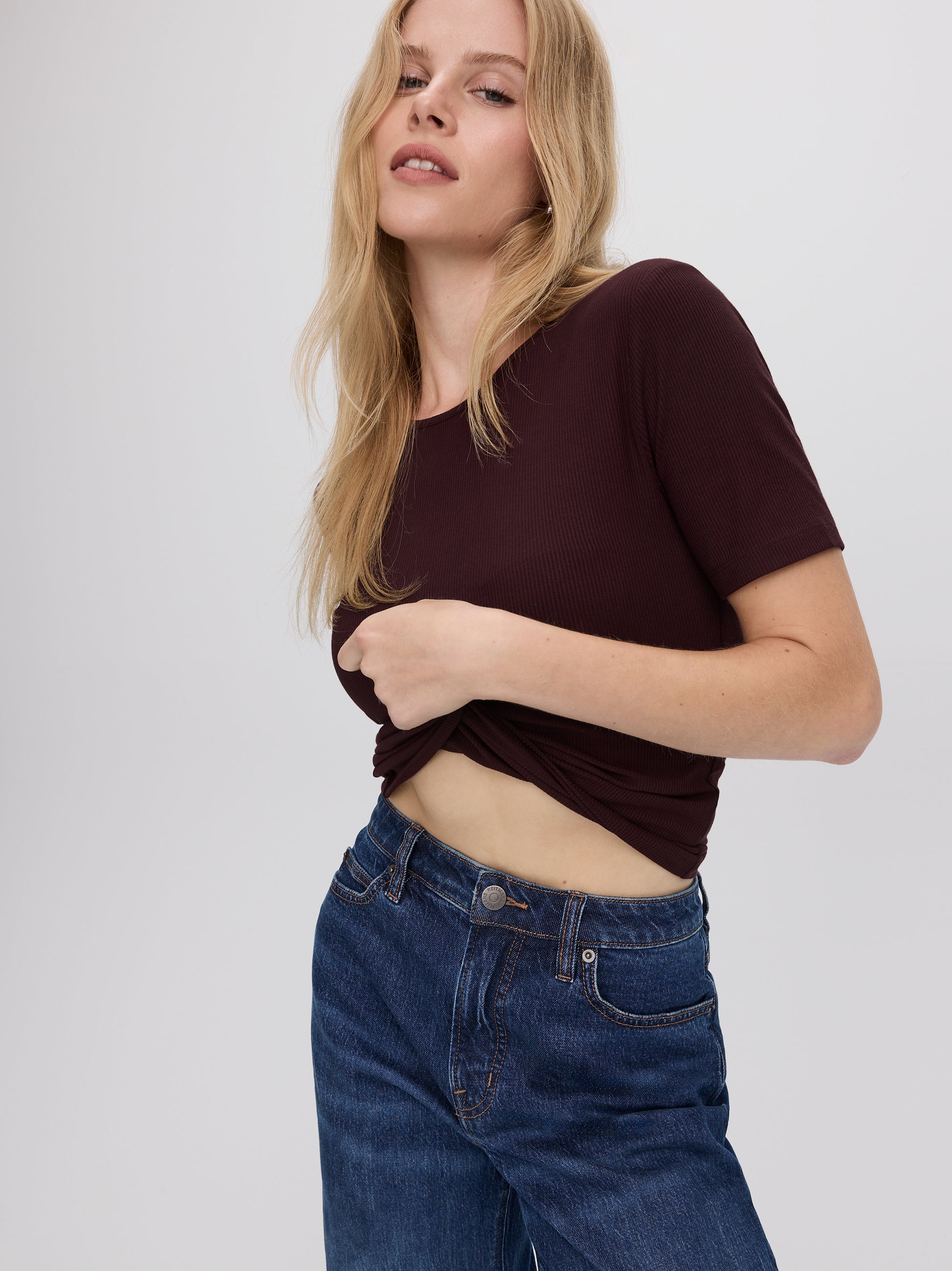 Long-Sleeve Crew-Neck Ribbed T-Shirt - R Essentials