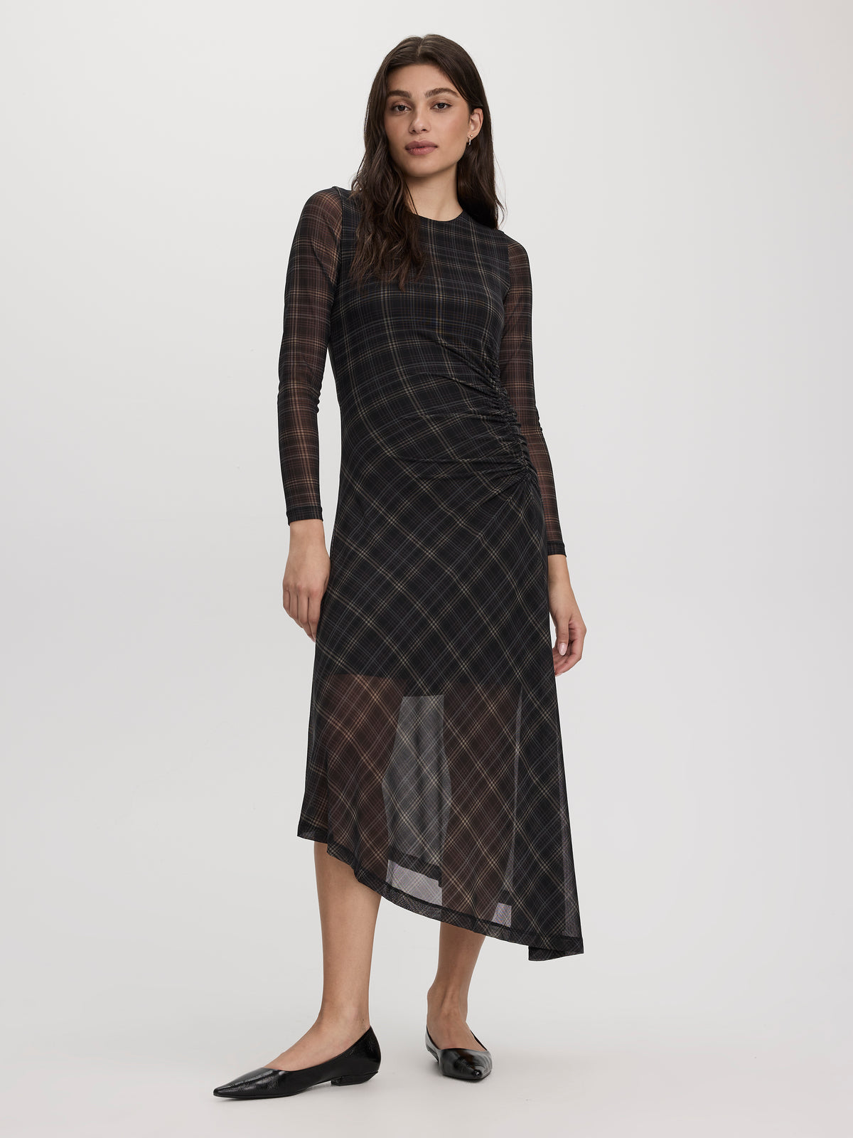 Robe midi moulante à manches longues avec fronces latérales