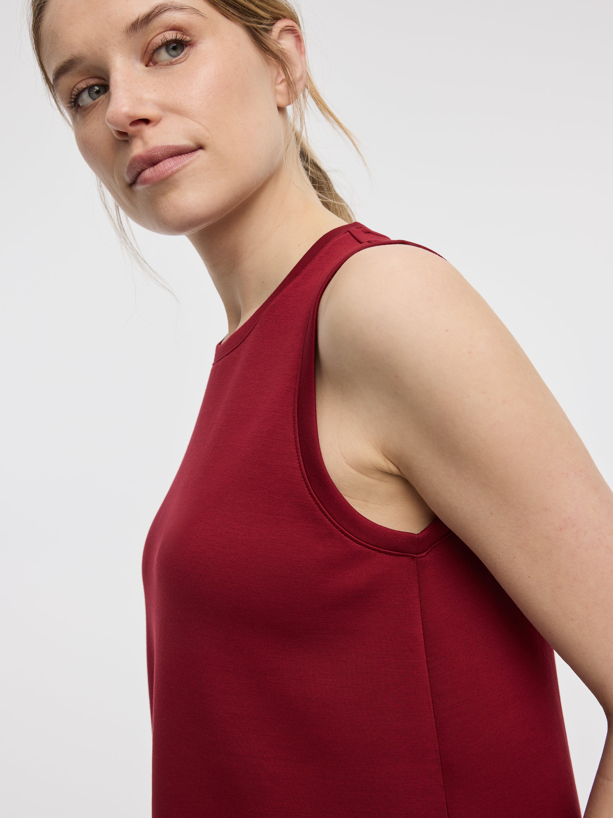 Crew-Neck Tank - HYLUX - Hyba