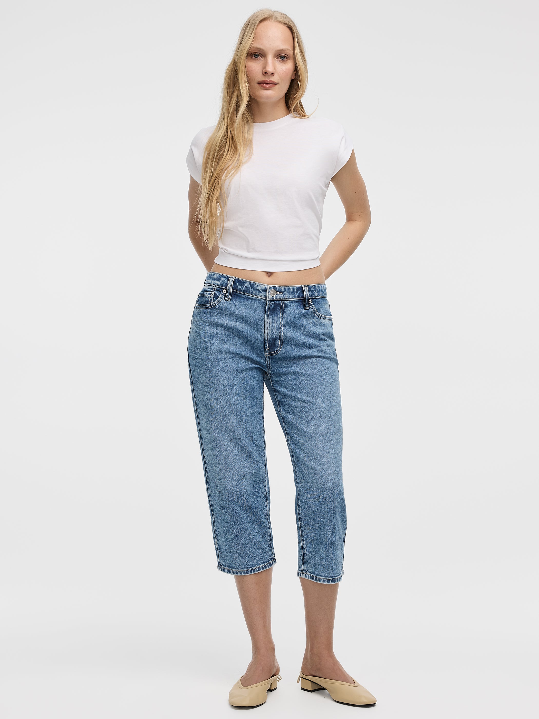 Jean capri à jambe droite et taille mi-haute 