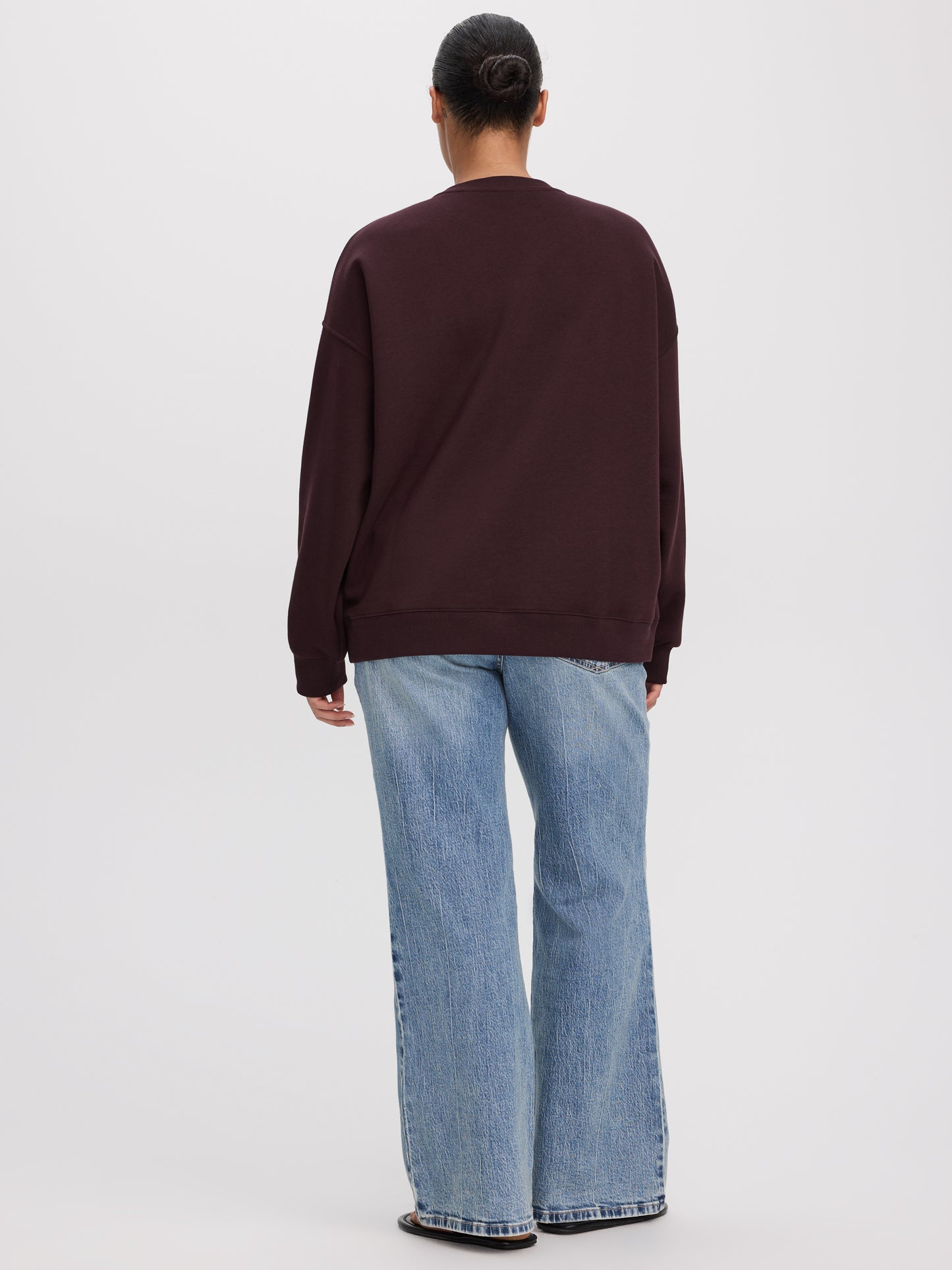 Long Crew-Neck Fleece Sweatshirt - R Essentials