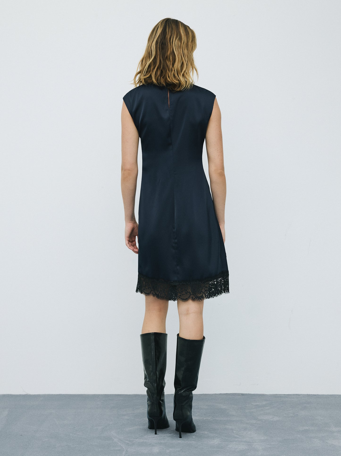 Fitted Cocktail Dress with Knot and Lace Trim
