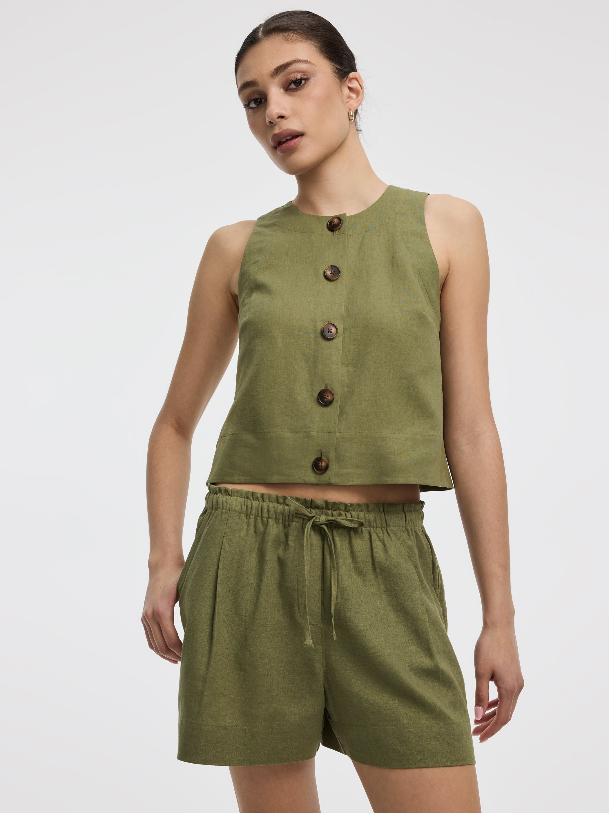 Women's Sleeveless Linen-Blend Vest with Crew Neck | Reitmans