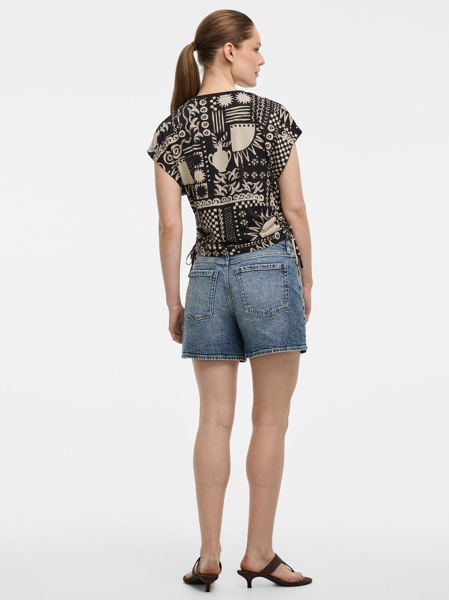 Extended-Sleeve Shirred Tee with Drawstrings
