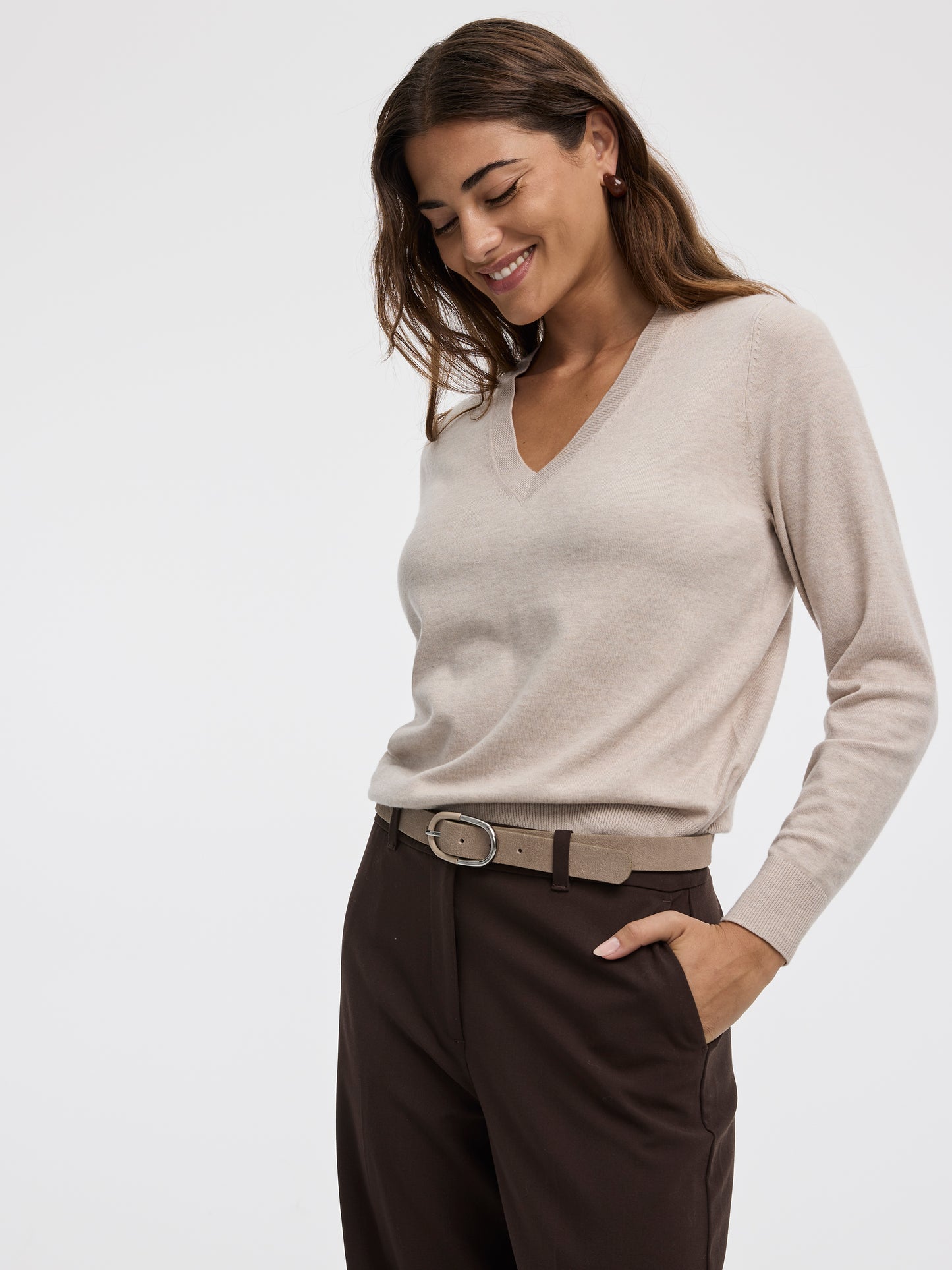 Long-Sleeve V-Neck Pullover - R Essentials