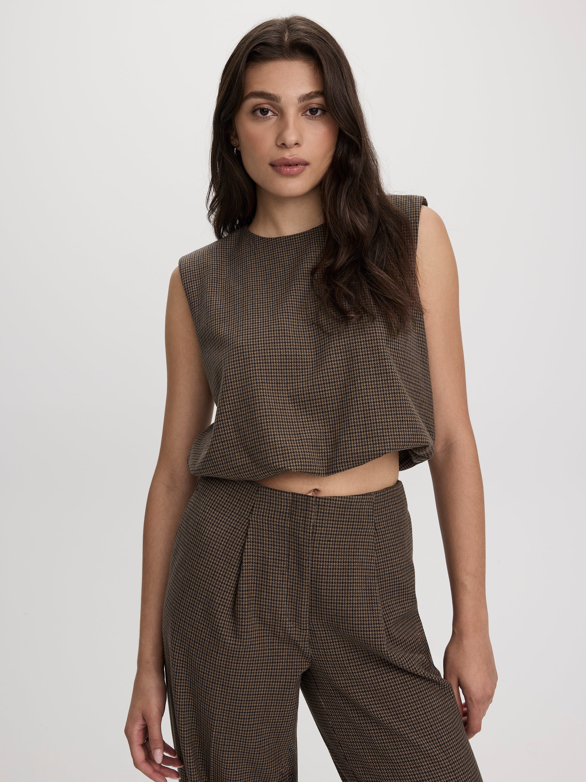 Sleeveless Crew-Neck Blouse with Shoulder Pads