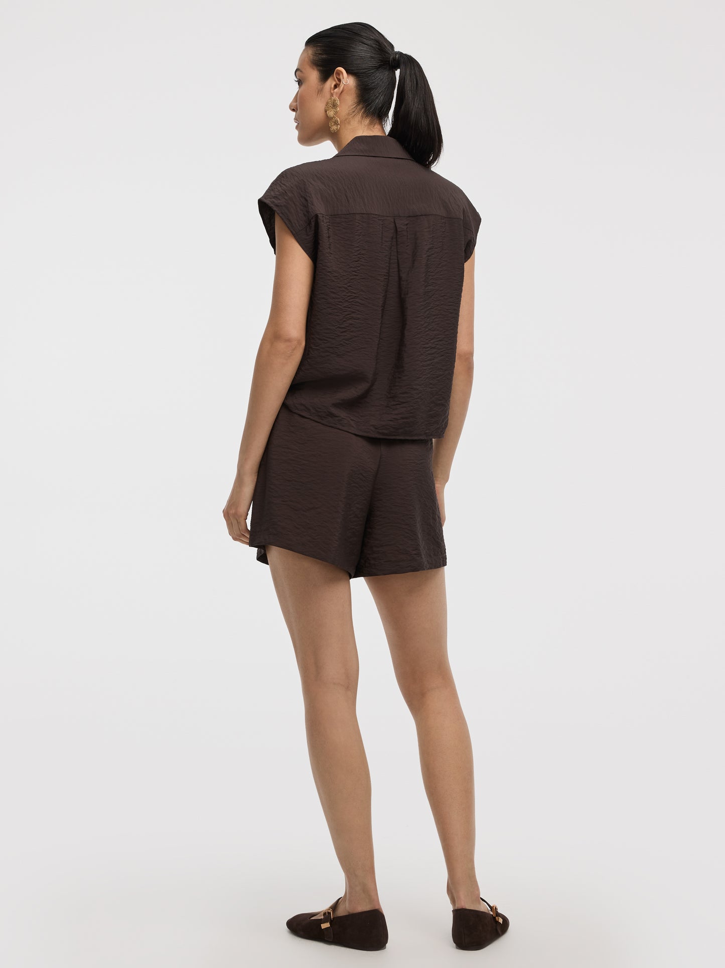 Extended-Sleeve Buttoned-Down Blouse