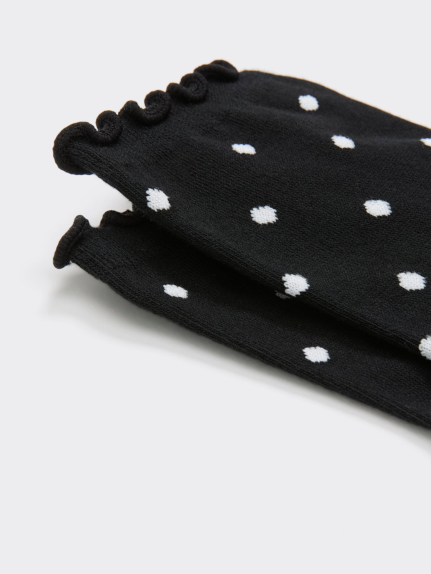 Dotted Anklet Socks with Ruffled Hems