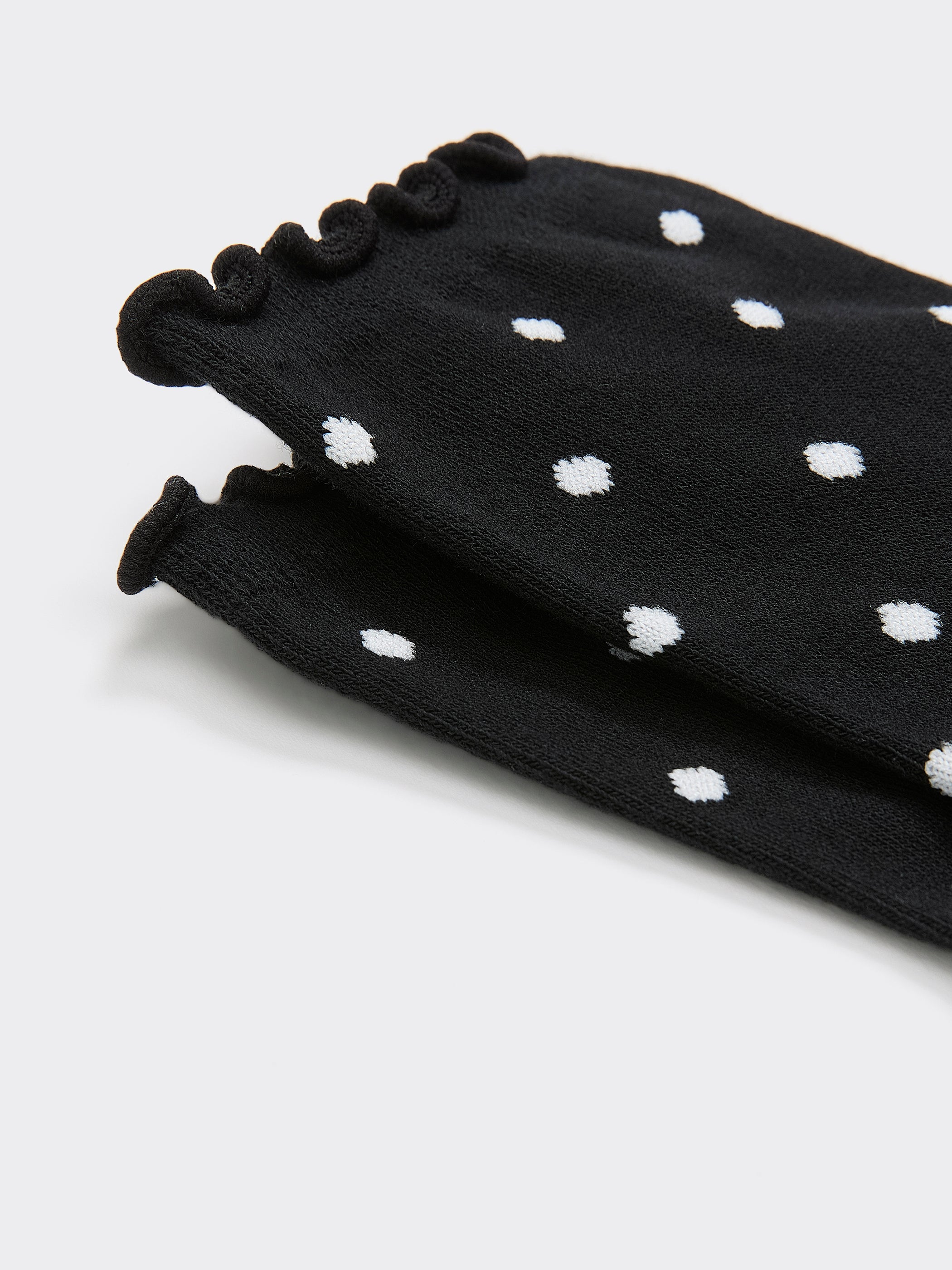 Dotted Anklet Socks with Ruffled Hems