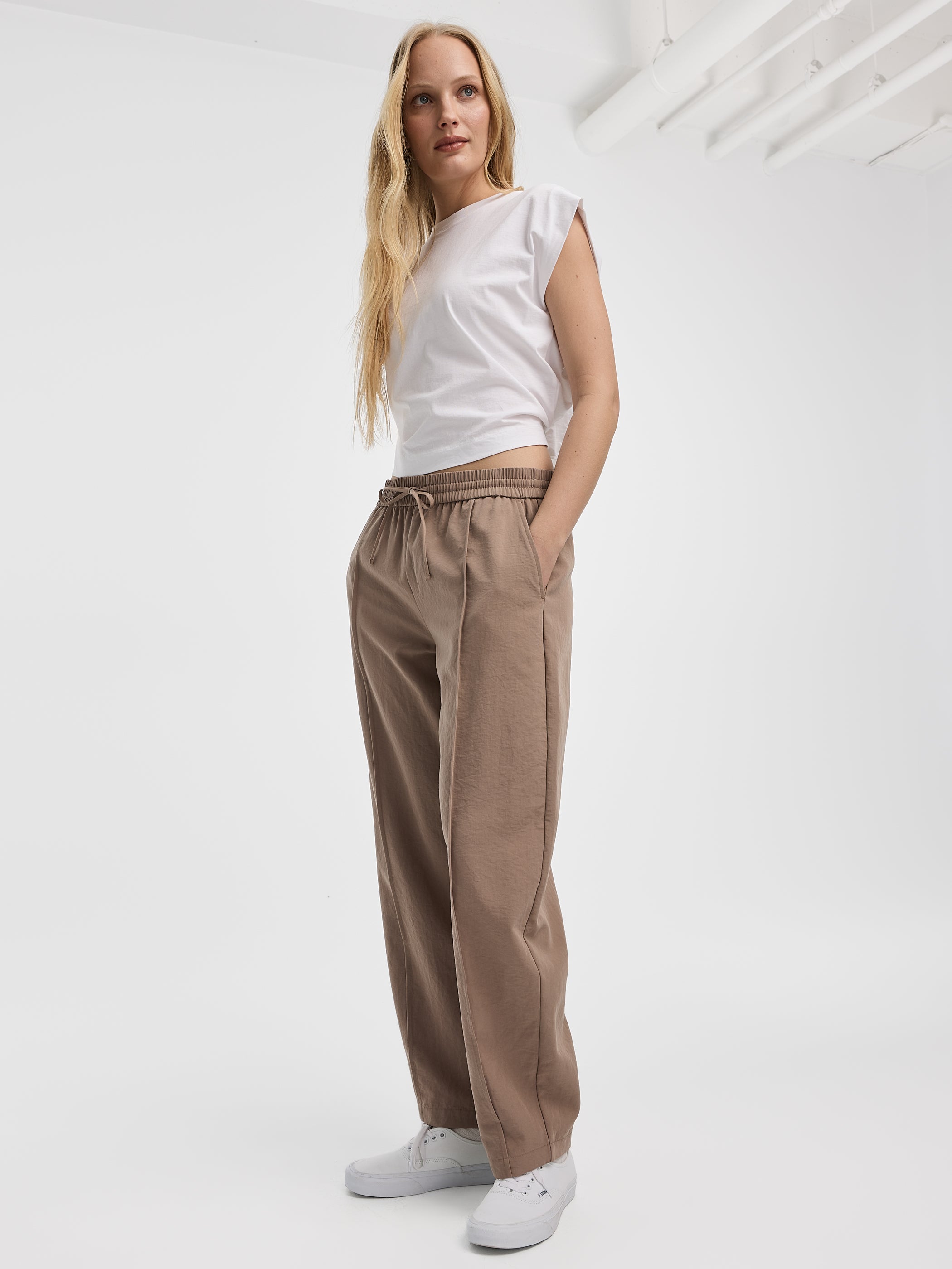 Pantalon à jambe ballon à plis nervurés