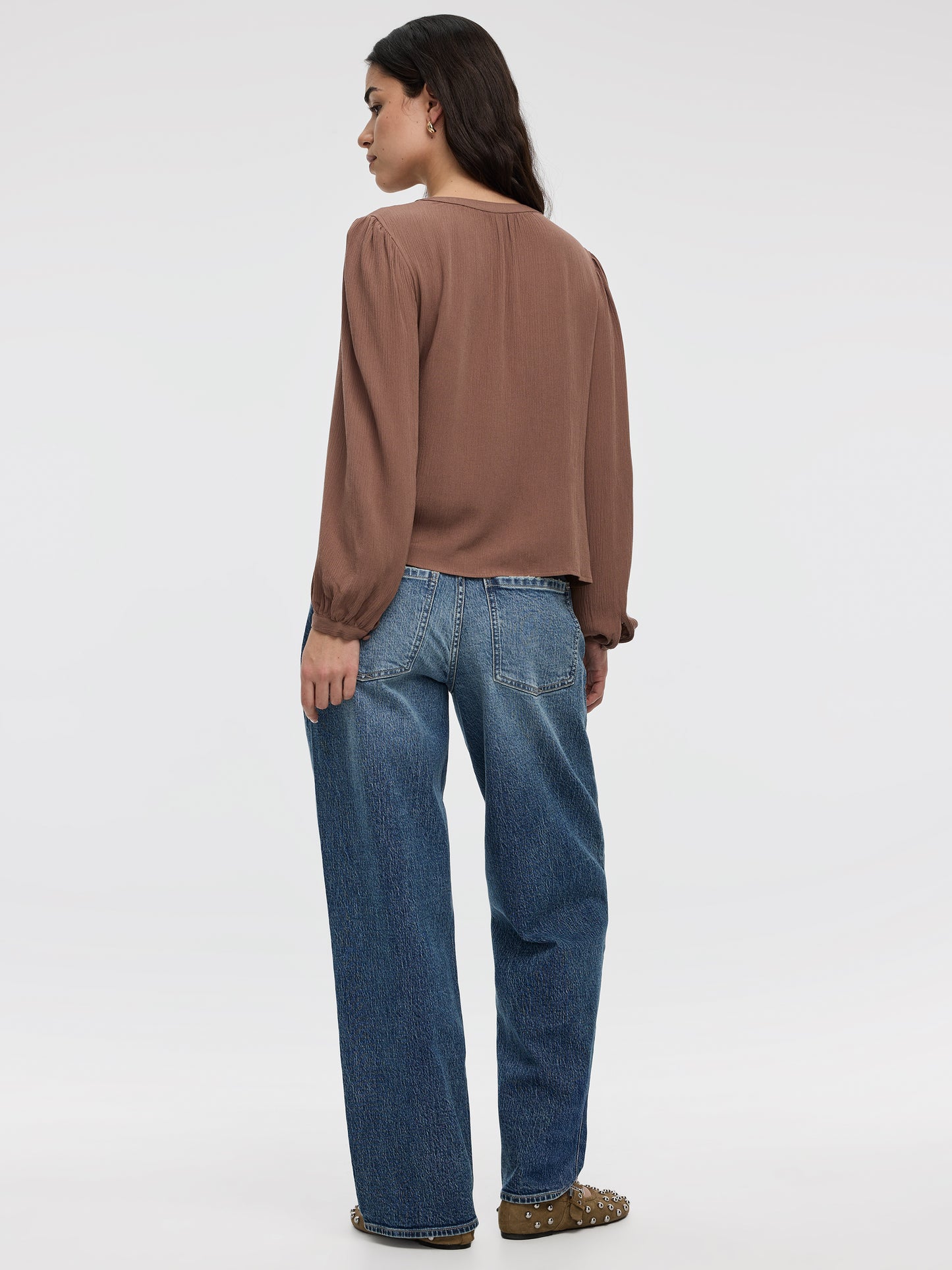 Blouse à manches longues et col fendu avec détails brodés