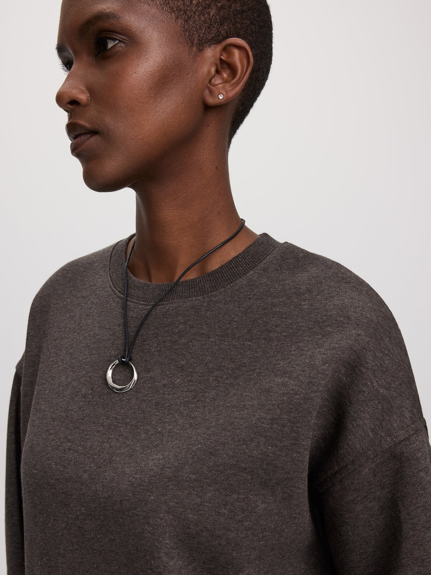 Long Crew-Neck Fleece Sweatshirt - R Essentials
