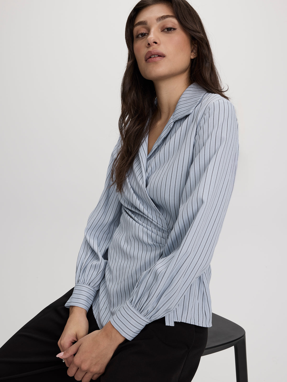 Blouse à manches longues et col V croisé