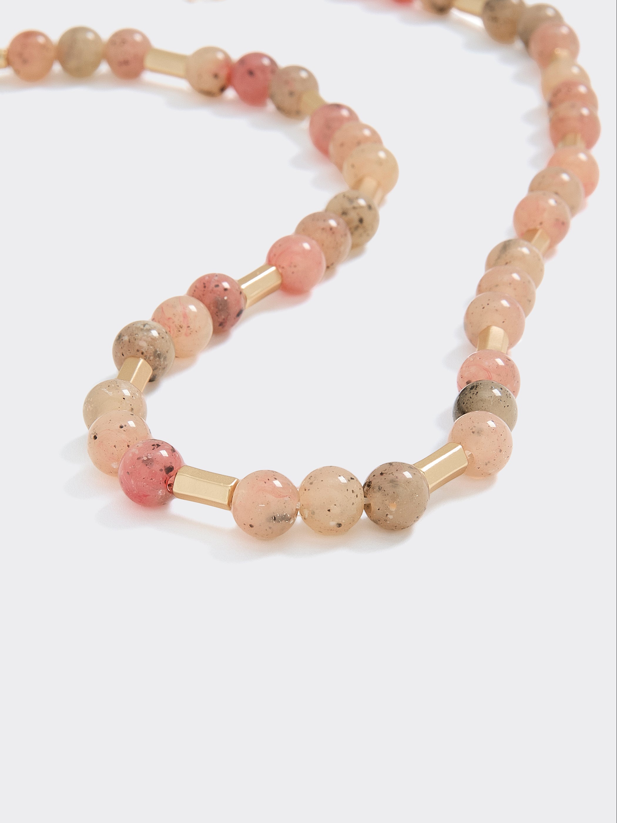 Short Necklace with Resin and Metal Beads