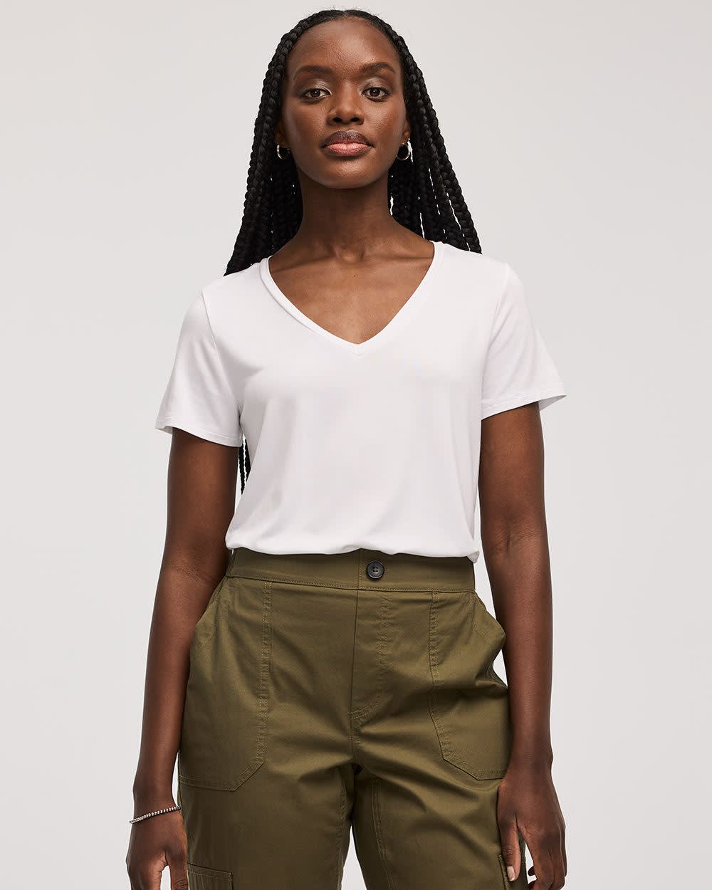 V-Neck T-Shirt - R Essentials