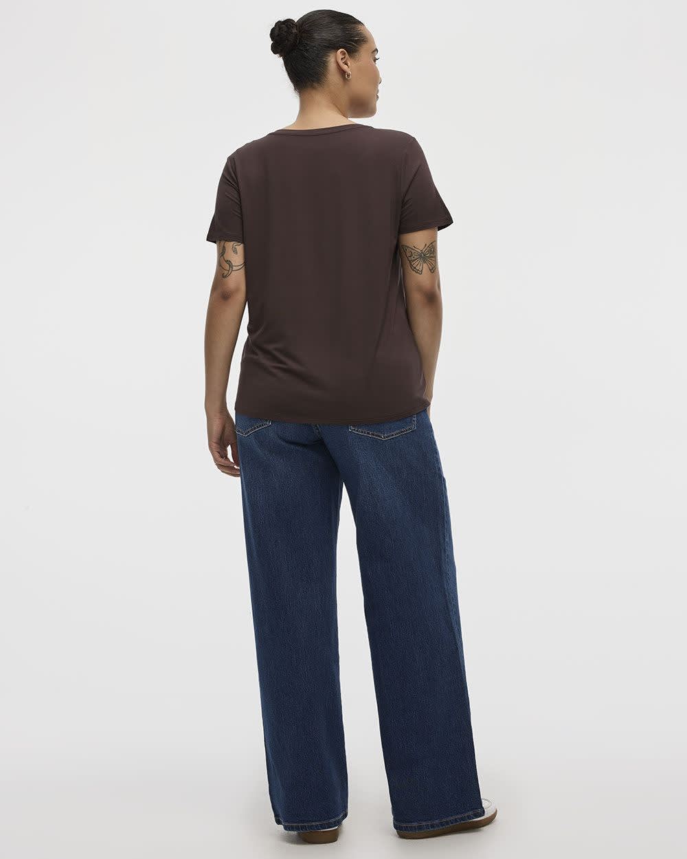 Short-Sleeve V-Neck Tee - R Essentials