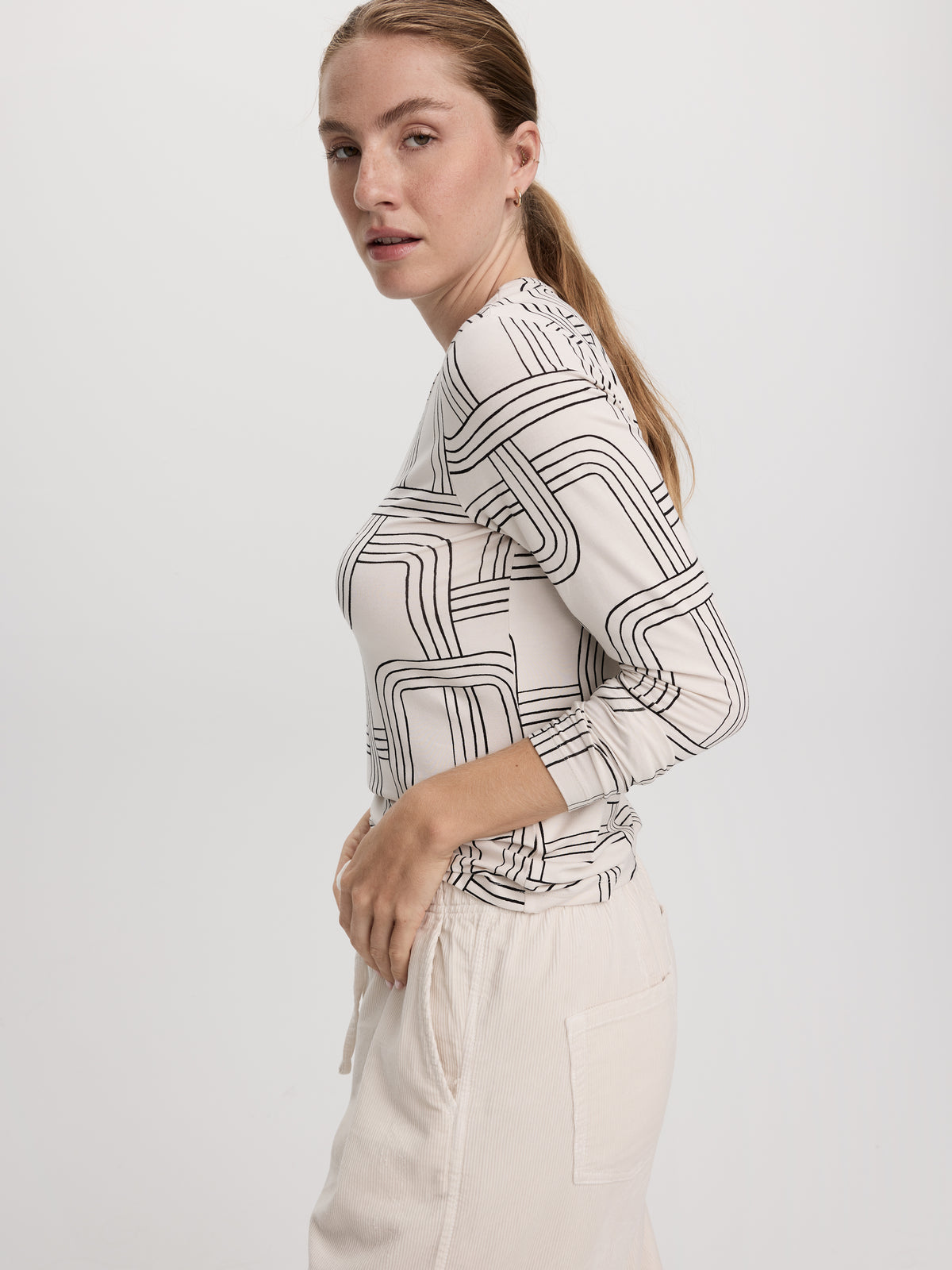 Long-Sleeve Crew-Neck T-Shirt - R Essentials