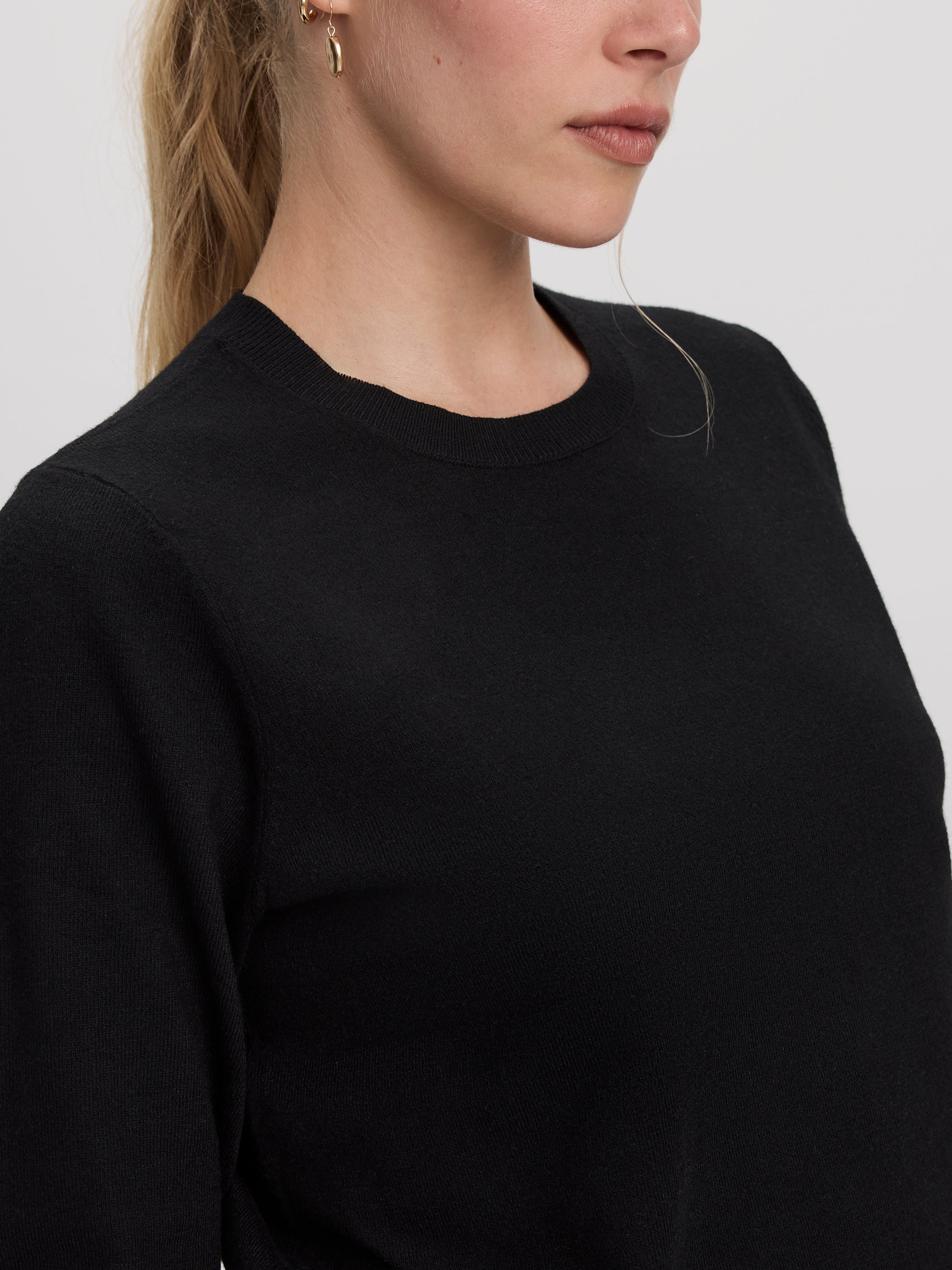 Long-Sleeve Crew-Neck Pullover - R Essentials
