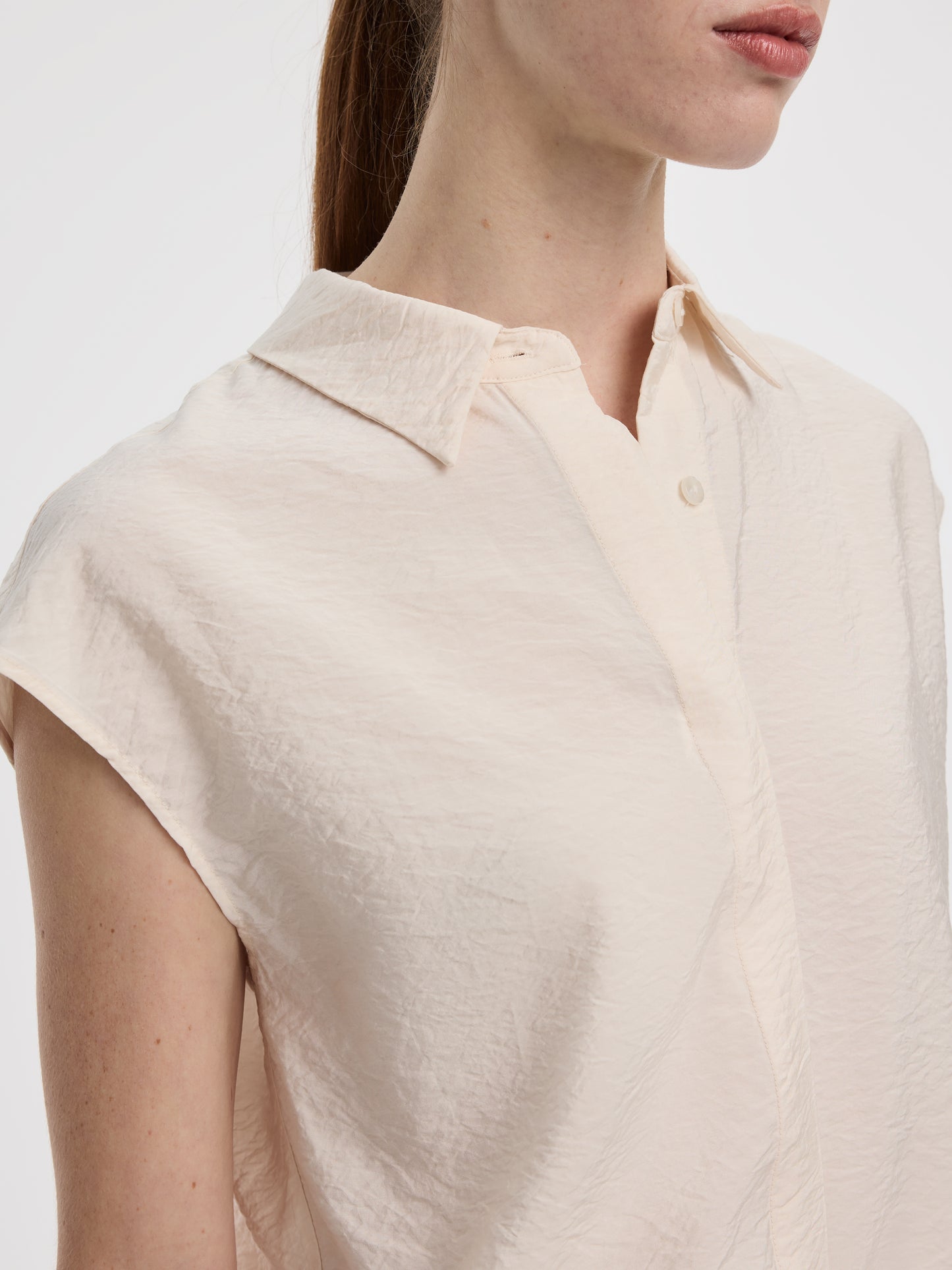Extended-Sleeve Buttoned-Down Blouse