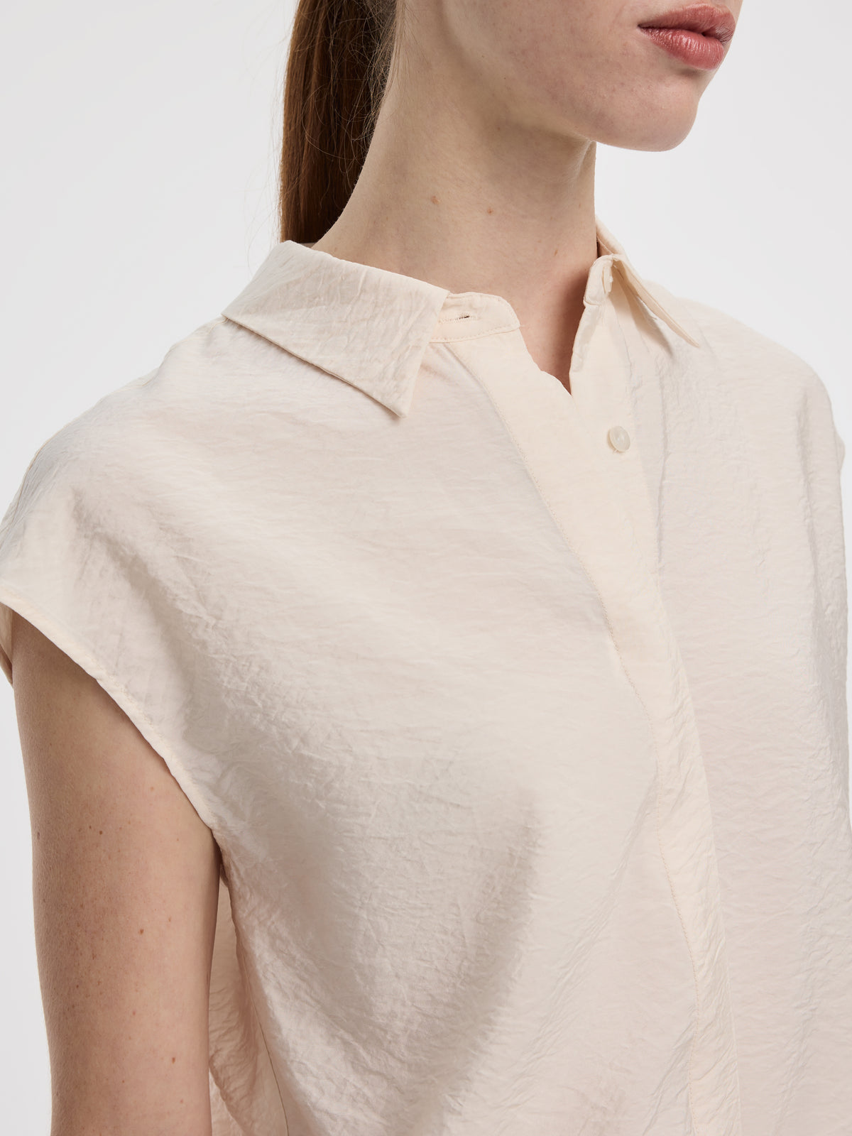 Extended-Sleeve Buttoned-Down Blouse