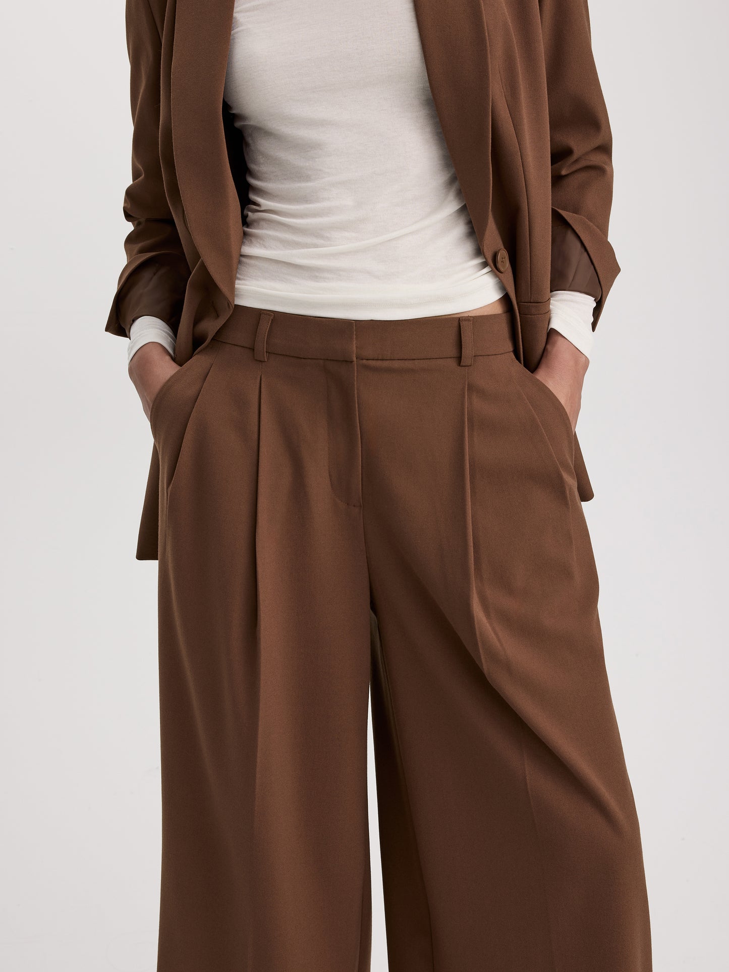 Wide-Leg High-Rise Pants - The Timeless