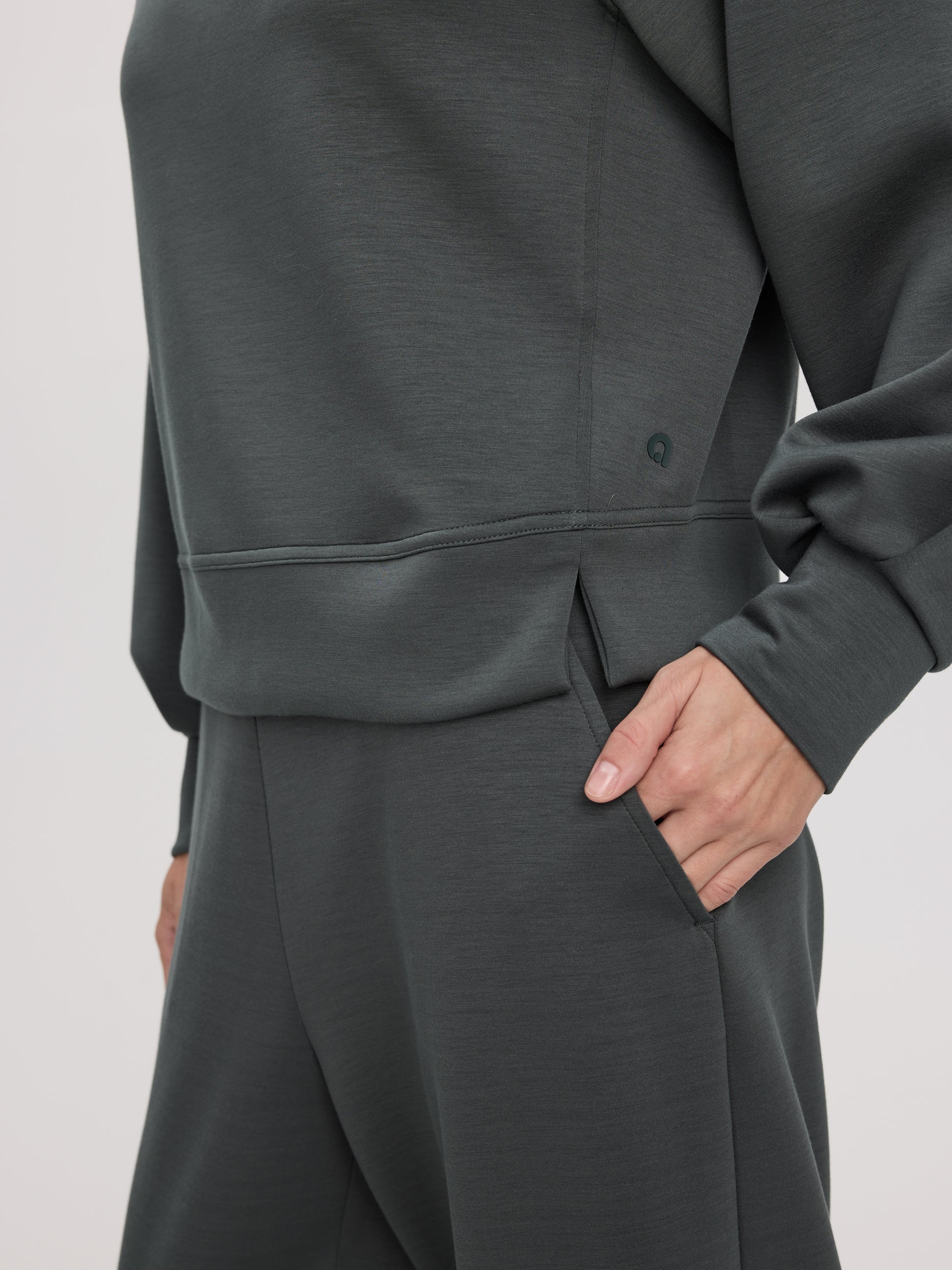 Long-Sleeve Sweatshirt - HYLUX Hyba