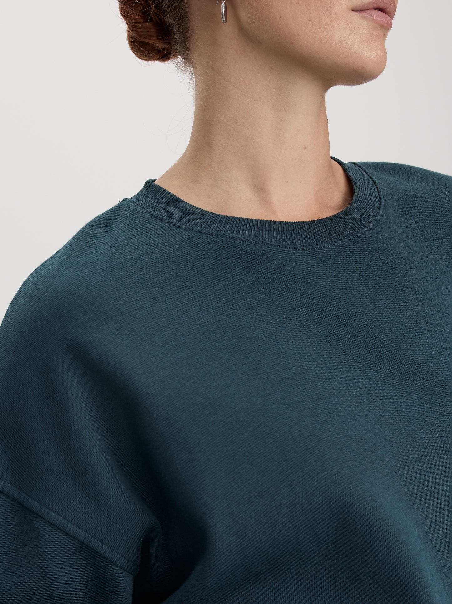 Long Crew-Neck Fleece Sweatshirt - R Essentials