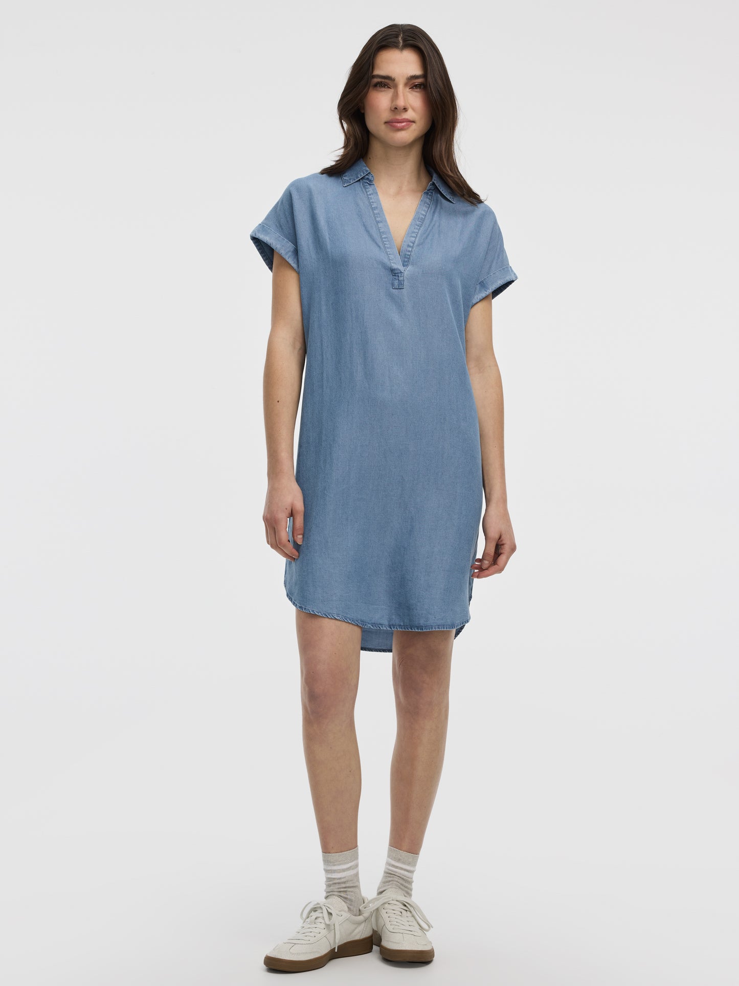 Extended-Sleeve Shift Dress with V Neckline