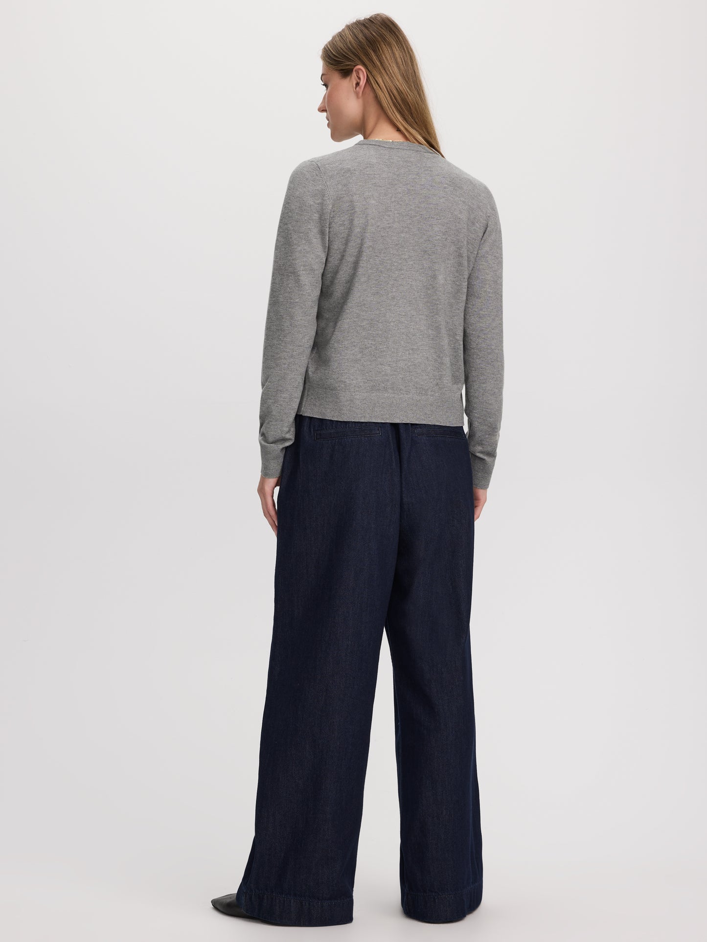 Crew-Neck Cardigan - R Essentials