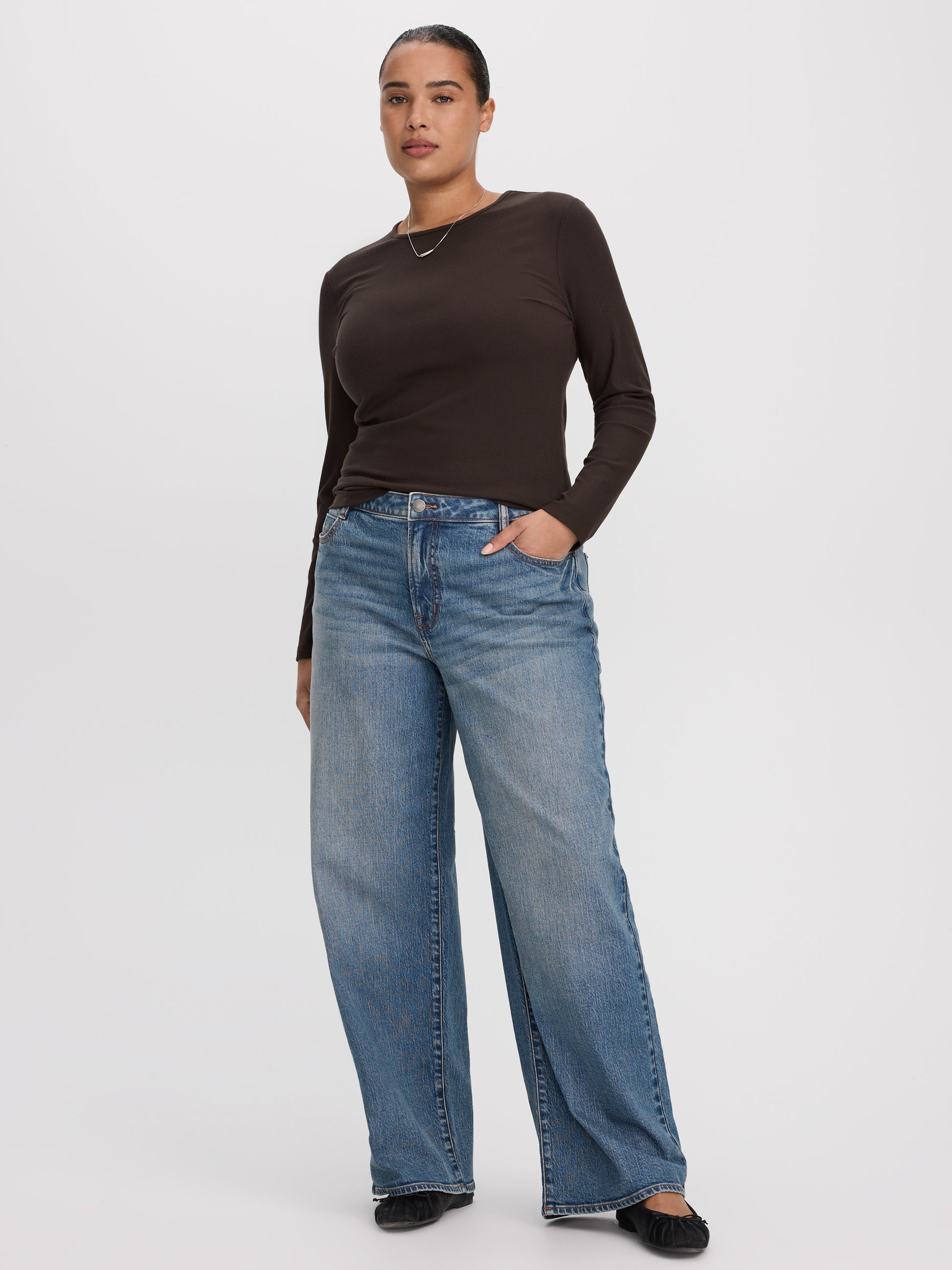 Wide-Leg Mid-Rise Jean - Curvy Fit