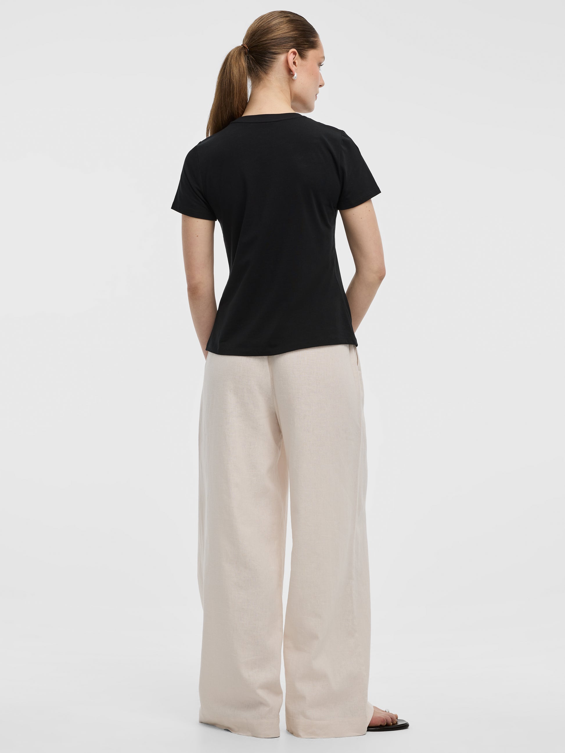 Crew-Neck Tee - R Essentials