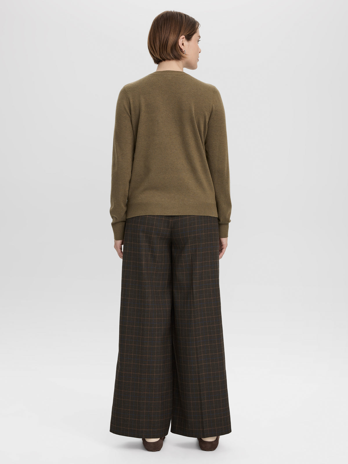 Long-Sleeve Crew-Neck Pullover - R Essentials
