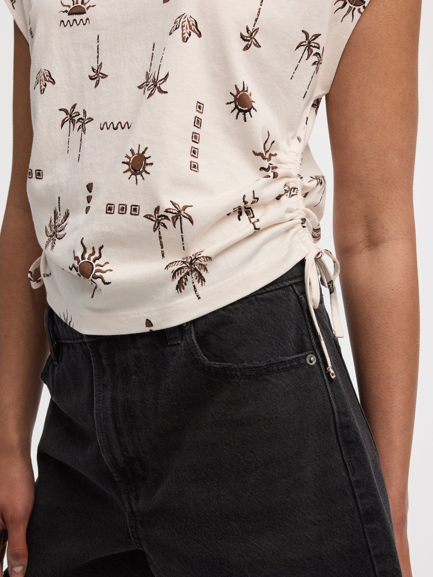 Extended-Sleeve Shirred Tee with Drawstrings
