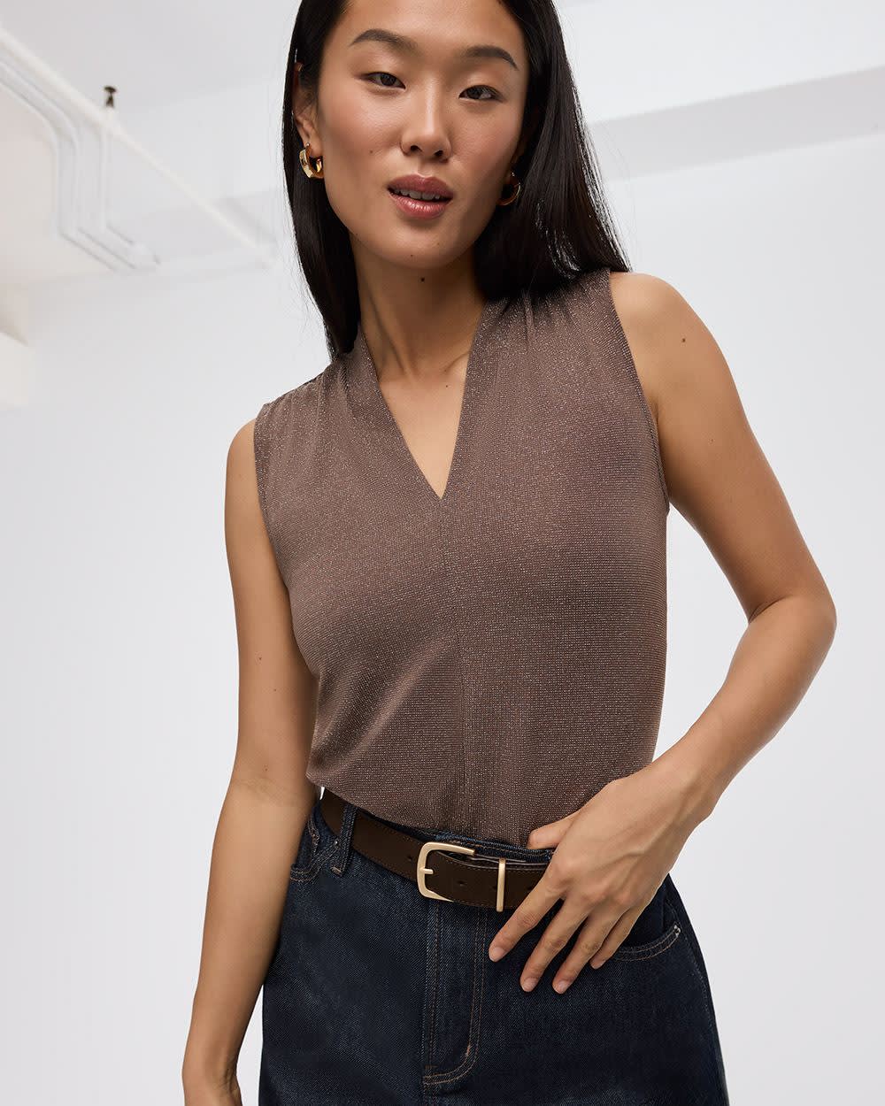 Haut scintillant sans manches à col V