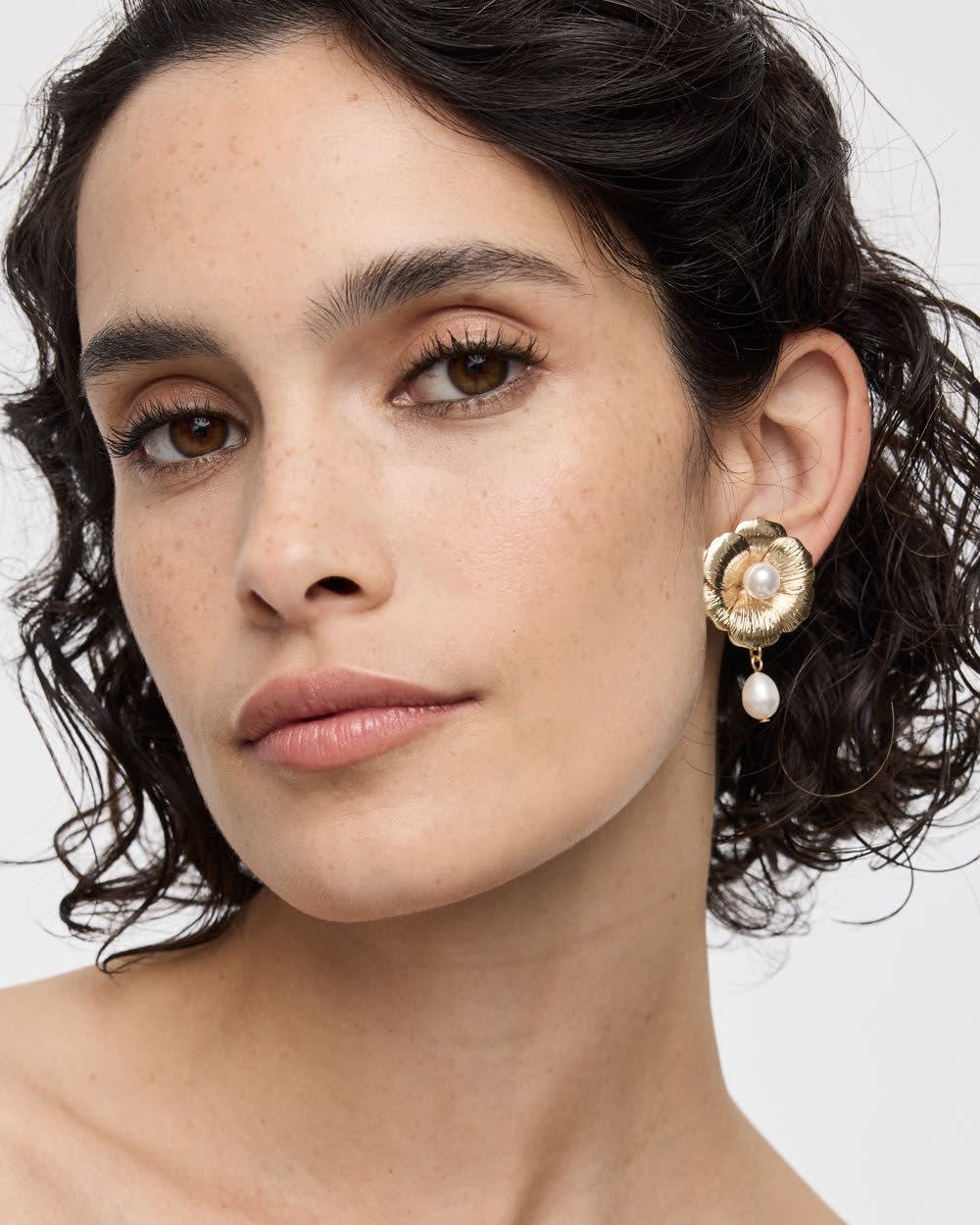 Boucles d'oreilles fleurs avec pendentif perle