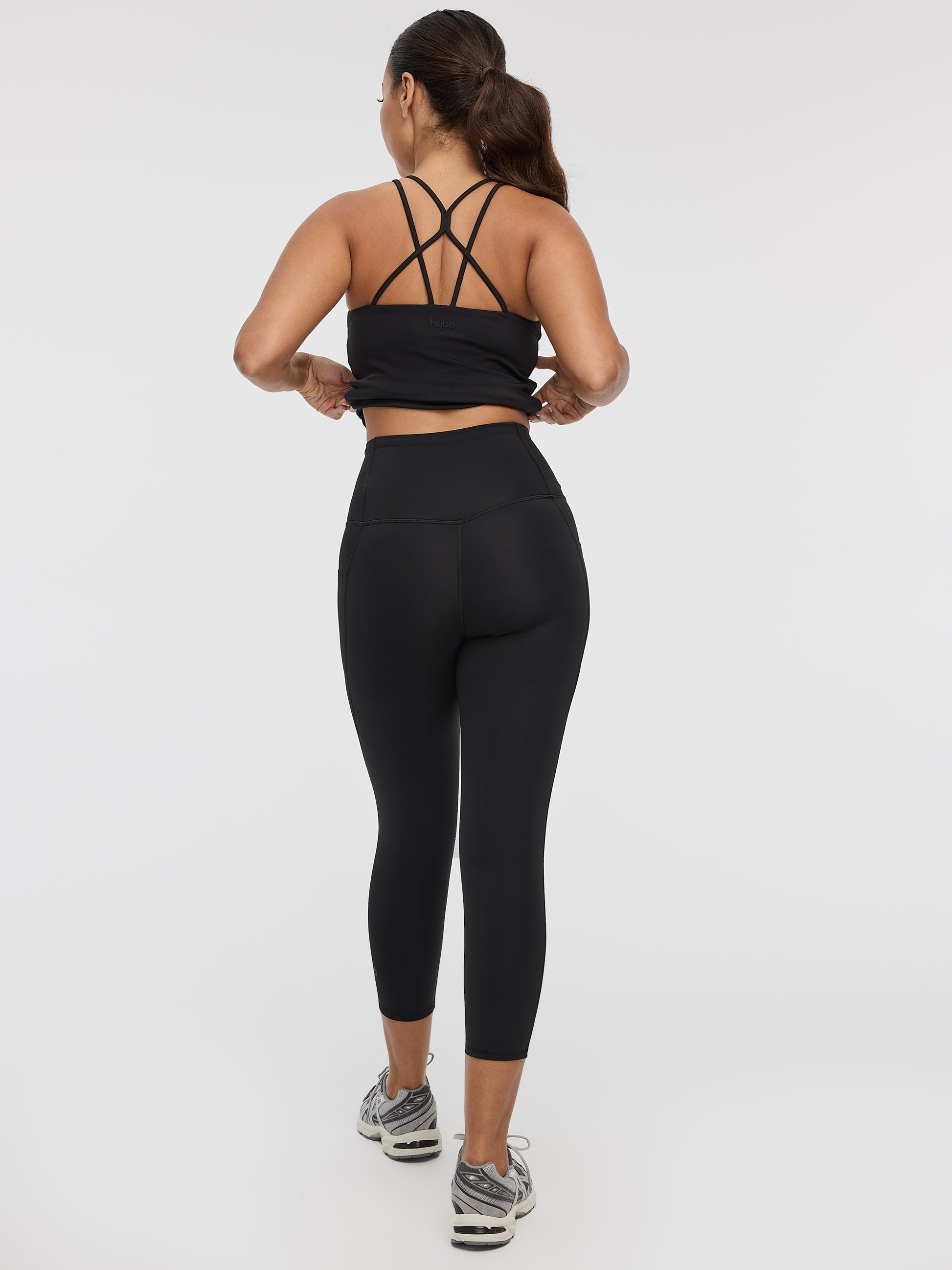 Capri Legging with Pockets - PULSE (R) Hyba