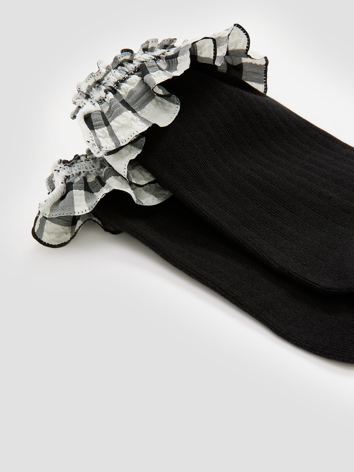 Ribbed Ankle Socks with Ruffled Hem