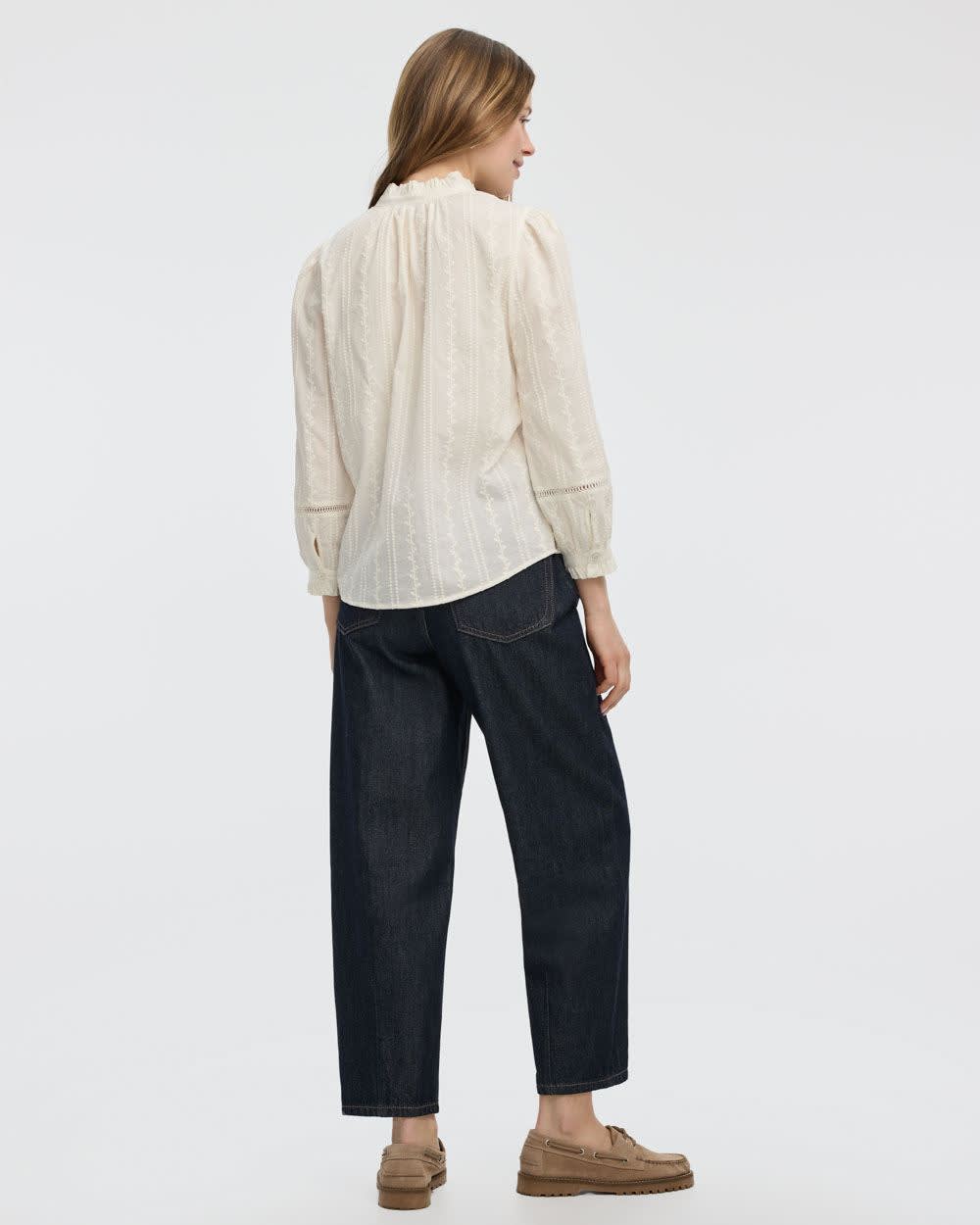 Blouse brodée à col montant