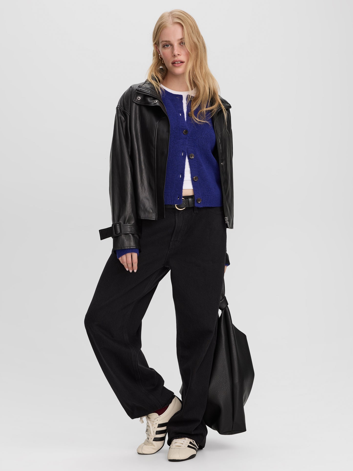 Mid-Rise Baggy Jean