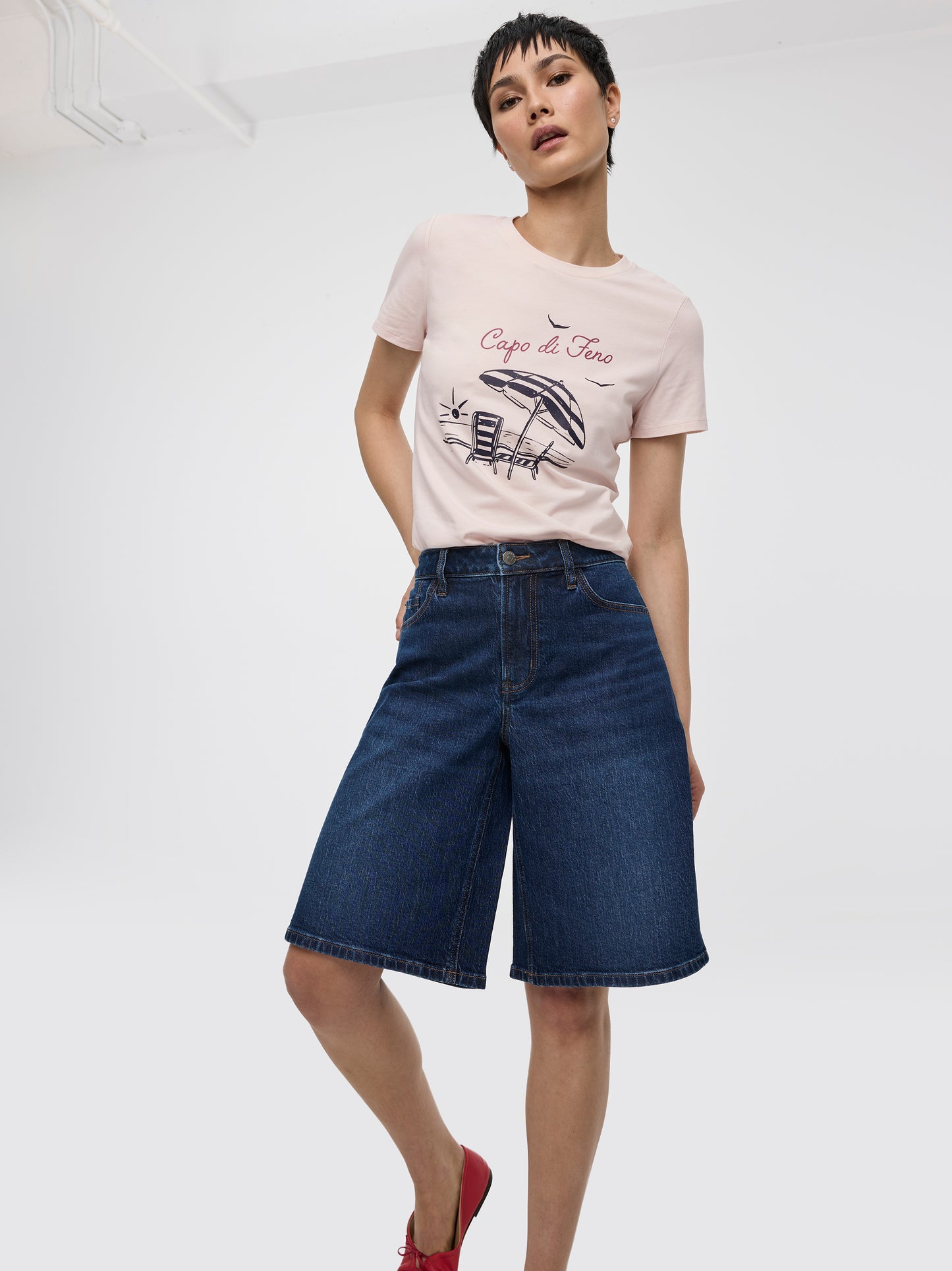 Crew-Neck Tee - R Essentials